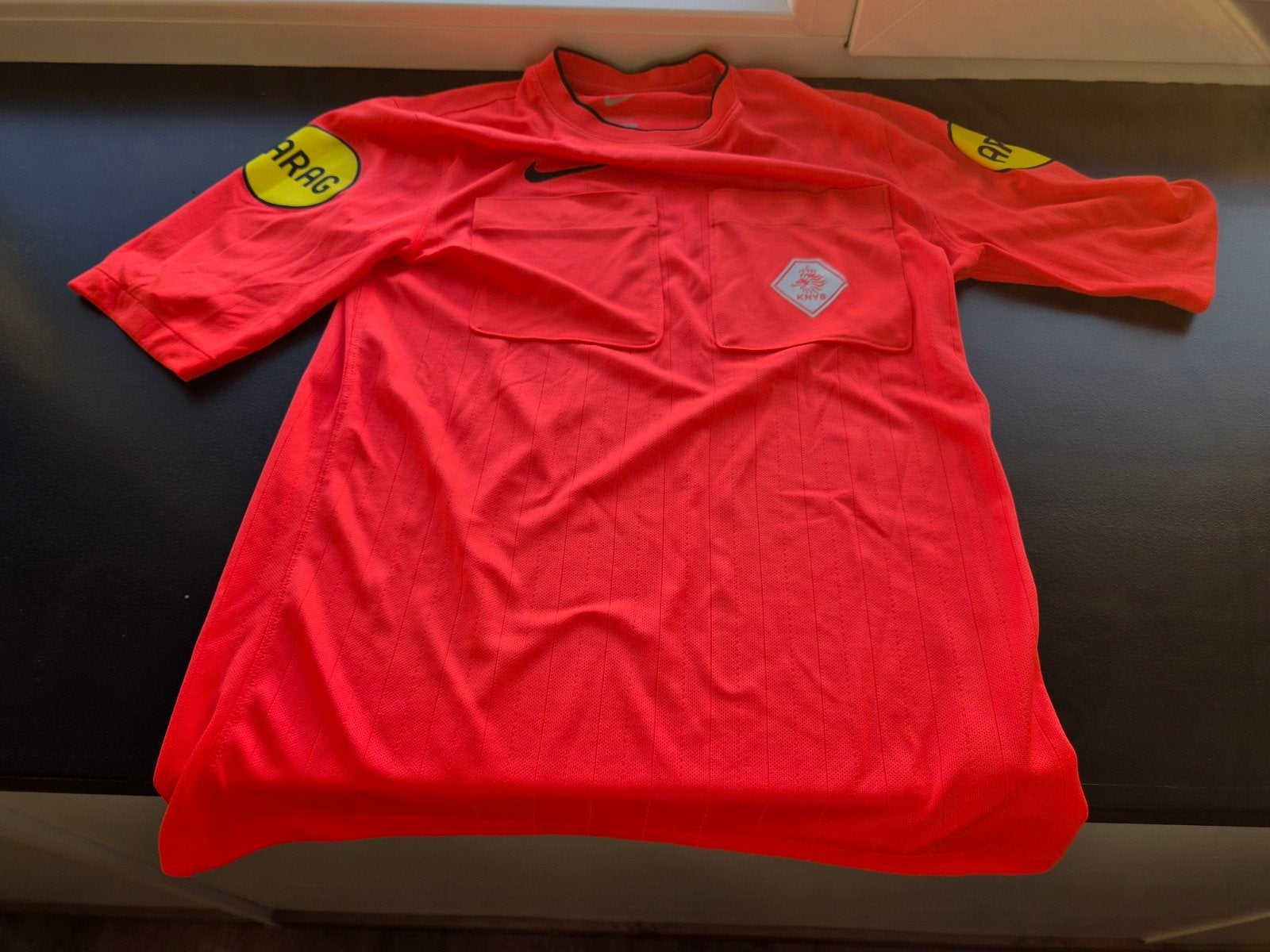 KNVB Scheidsrechtersshirt Rood Maat M, Maat M, Ophalen of Verzenden, Gebruikt, Shirt