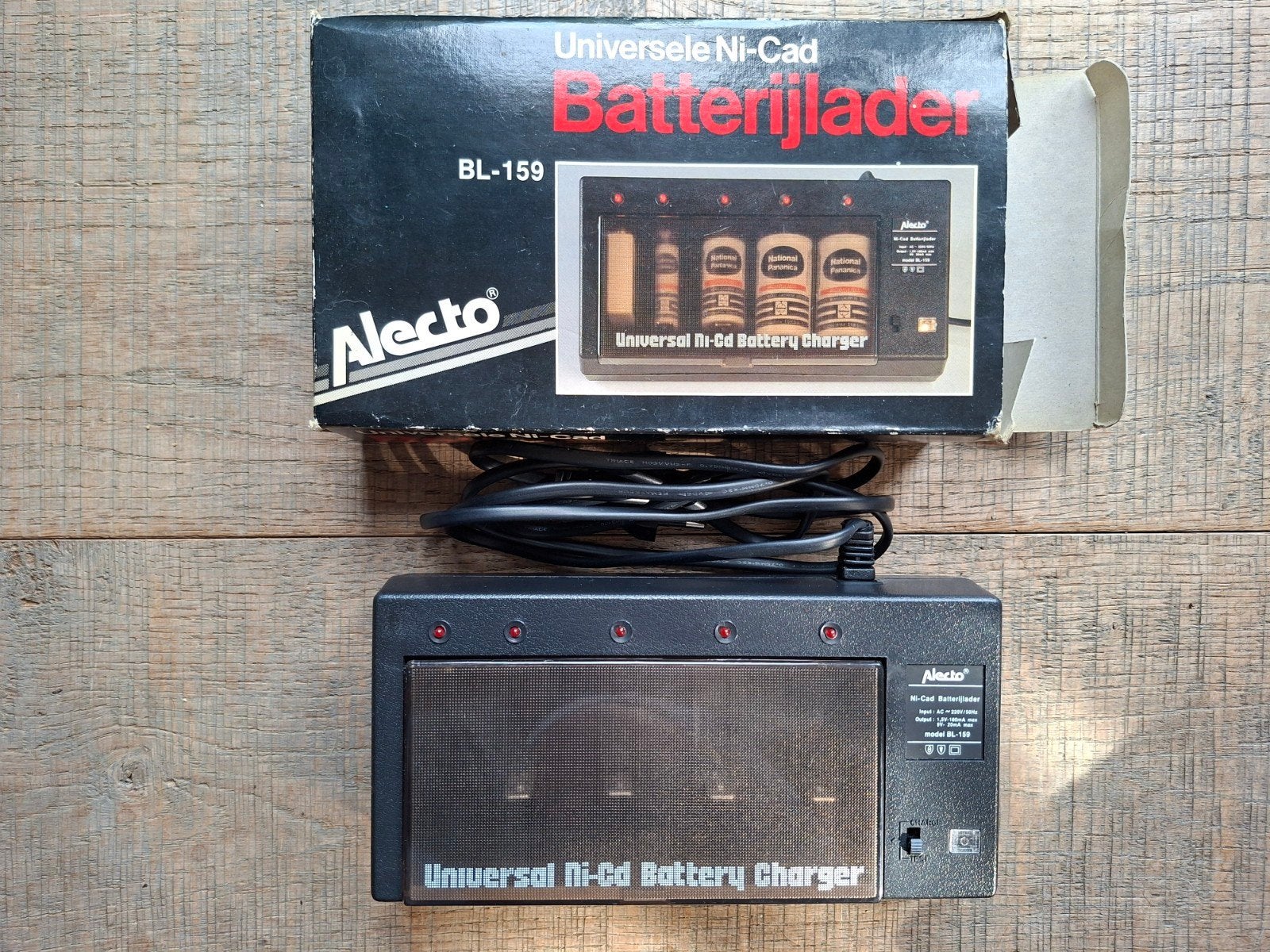 Retro batterijen oplader, batterijlader, Gebruikt, Ophalen of Verzenden, Nvt, Nvt