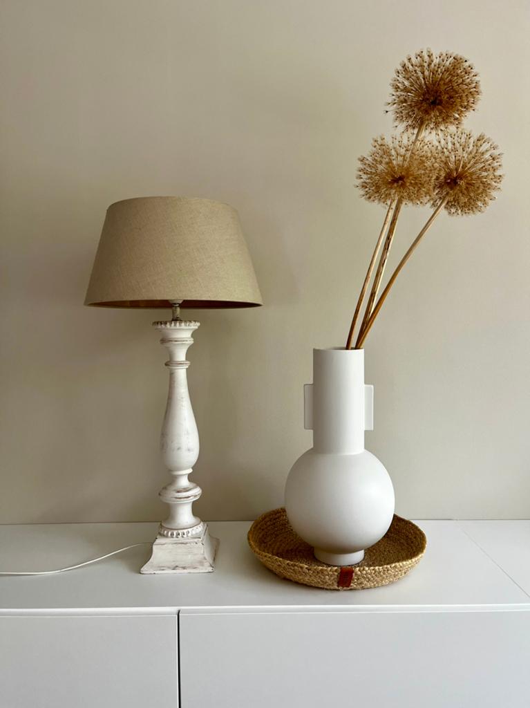 Prachtige tafellamp, witte poot en beige kap linnenlook, Huis en Inrichting, Lampen | Tafellampen, Ophalen of Verzenden, Zo goed als nieuw