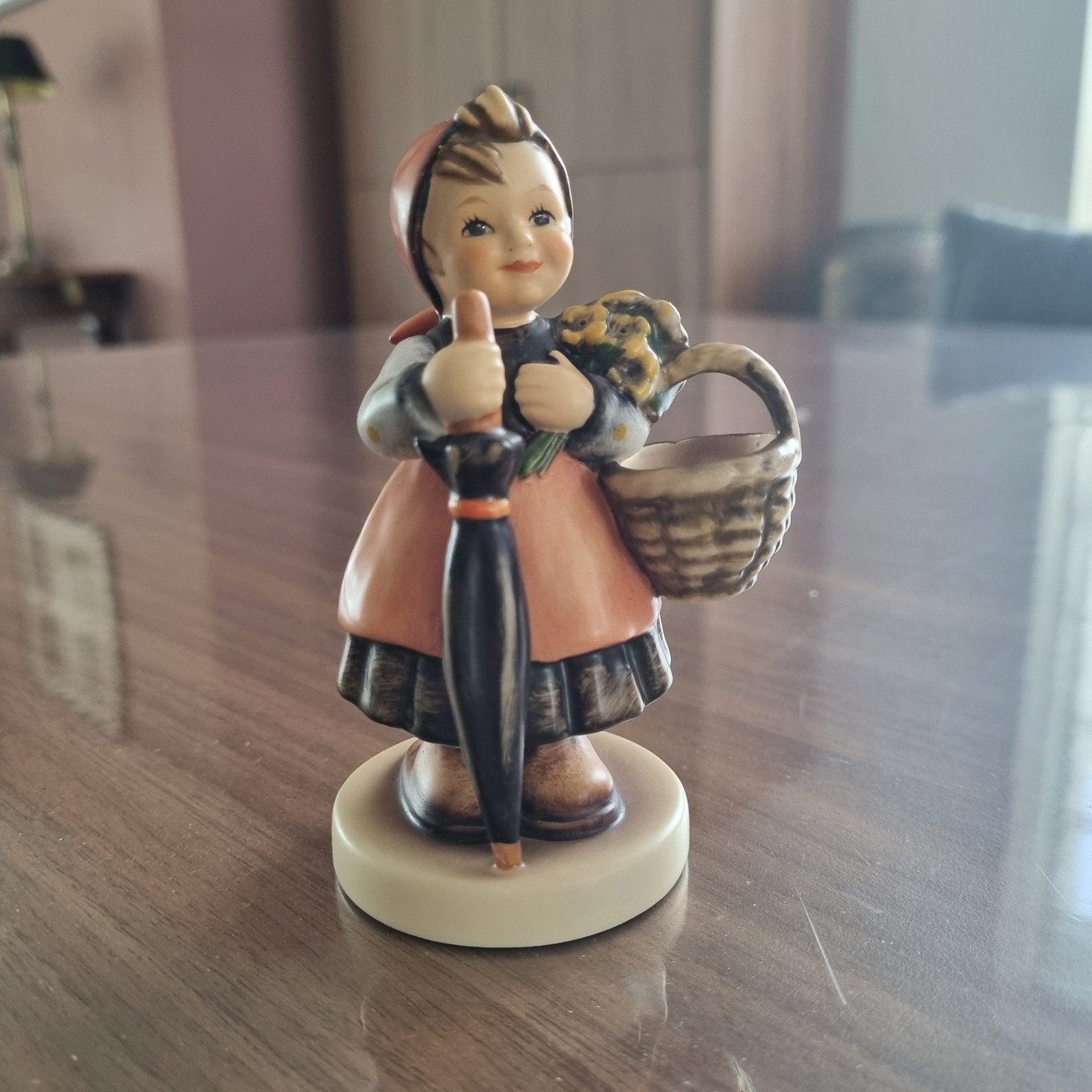 Te koop: Beeldje Hummel " On Holiday", Verzamelen, Ophalen of Verzenden, Zo goed als nieuw, Hummel
