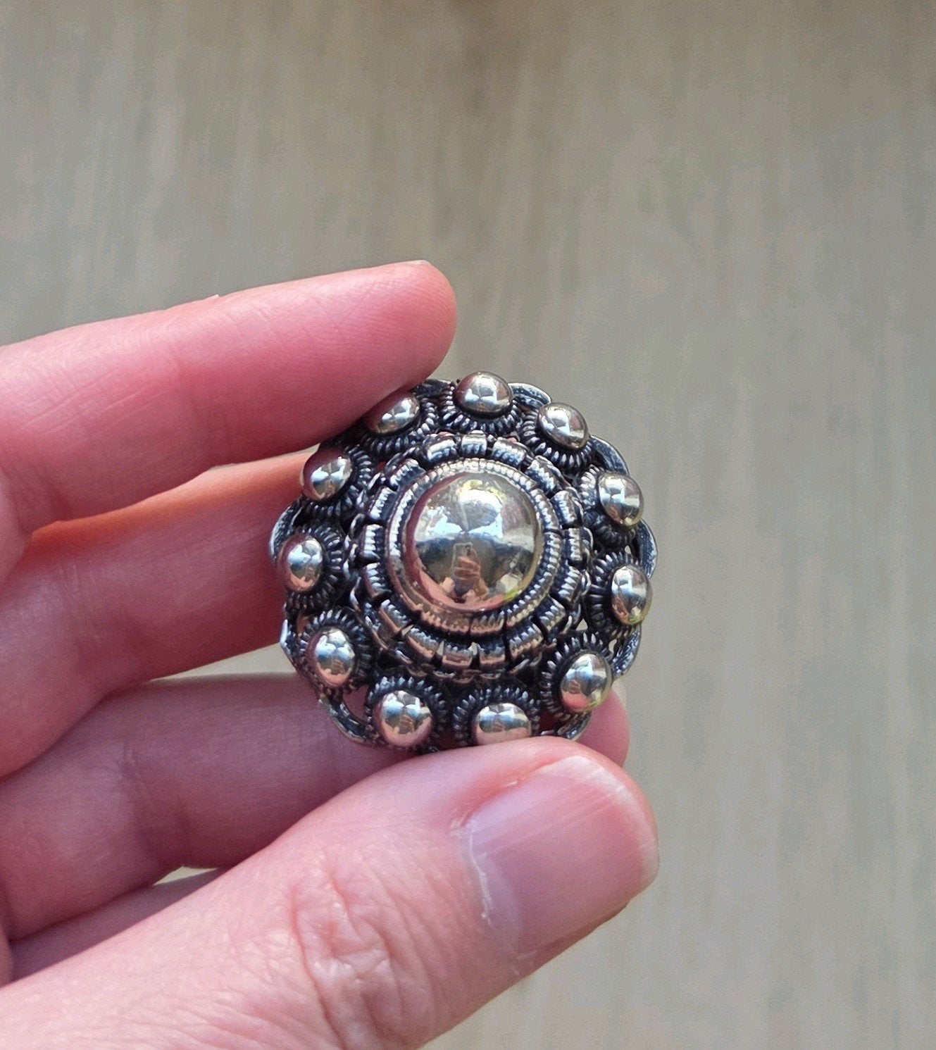 Vintage broche Zeeuwse knoop knopje, Ophalen of Verzenden, Gebruikt, Minder dan 4 cm, Overige materialen