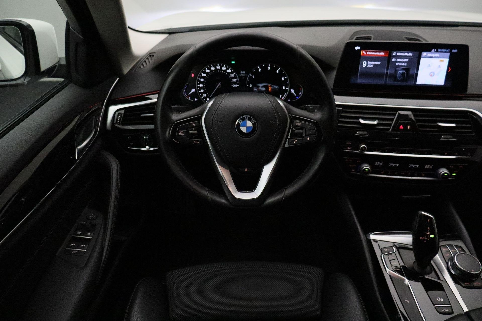 BMW 5-serie Touring 520i High Executive 2018 | Navigatie | S, Automaat, 1998 cc, Achterwielaandrijving, Gebruikt
