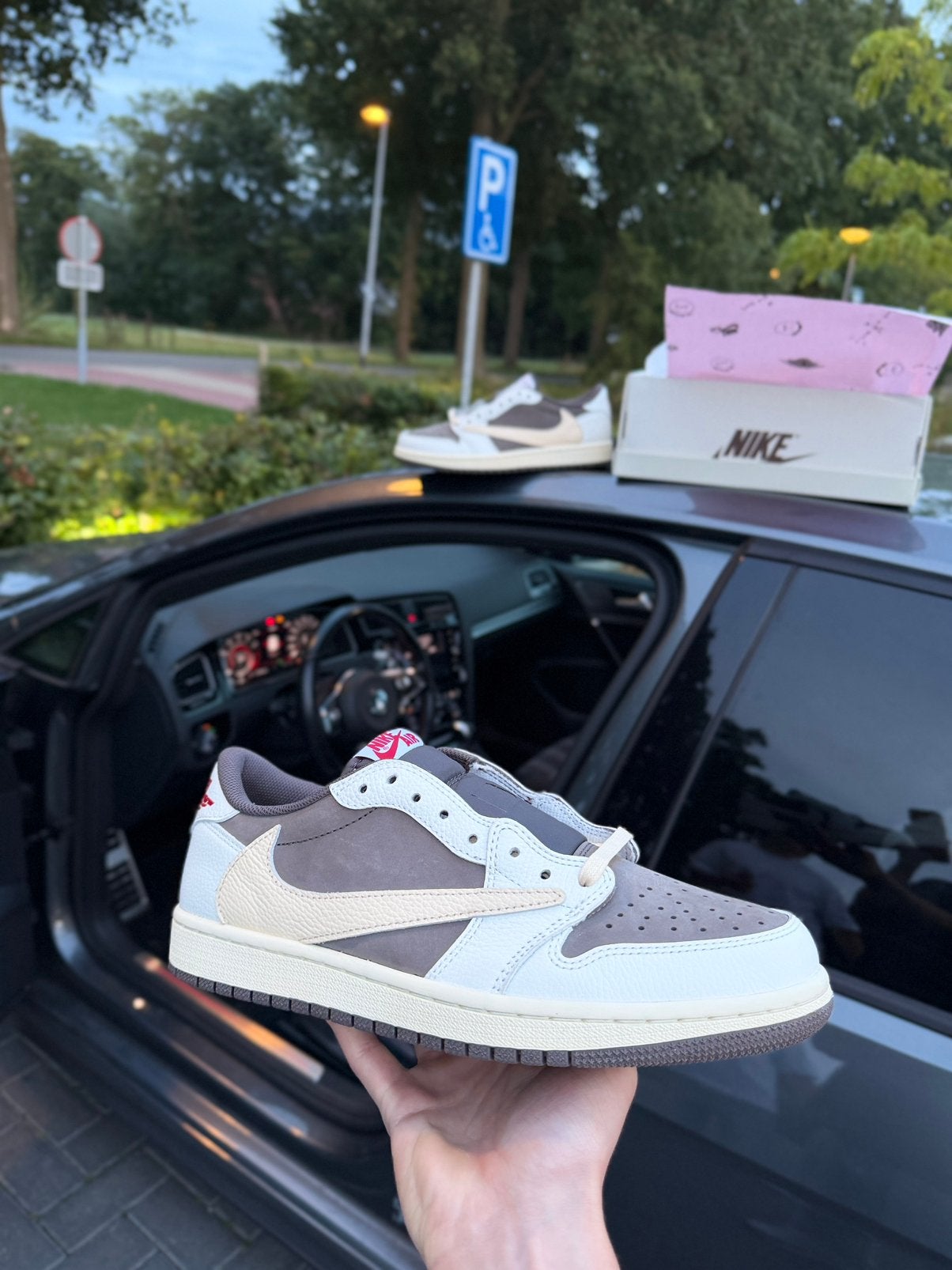 Air Jordan 1 Low Travis Scott Reverse Mocha, Bruin, Nieuw, Ophalen of Verzenden, Sneakers of Gympen
