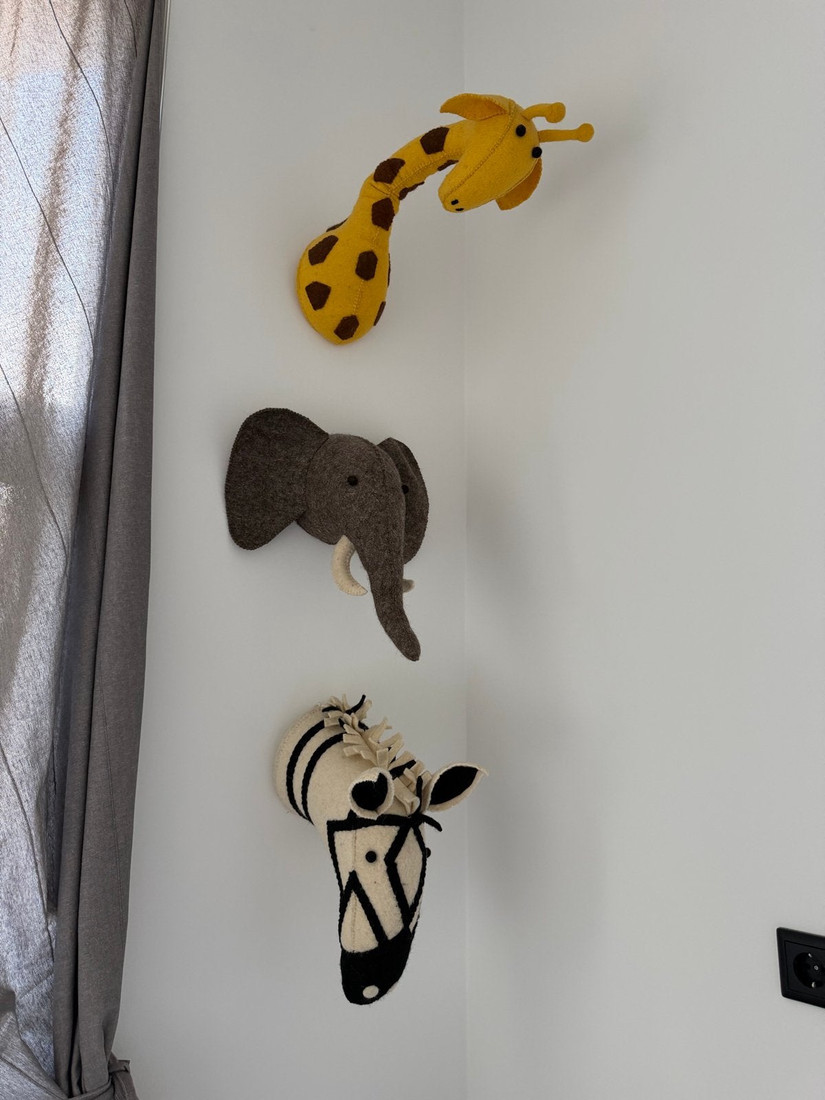 Set van 3 vilten dierenkoppen: giraffe, olifant en zebra, Meerkleurig, Overige stijlen, Ophalen of Verzenden, Zo goed als nieuw