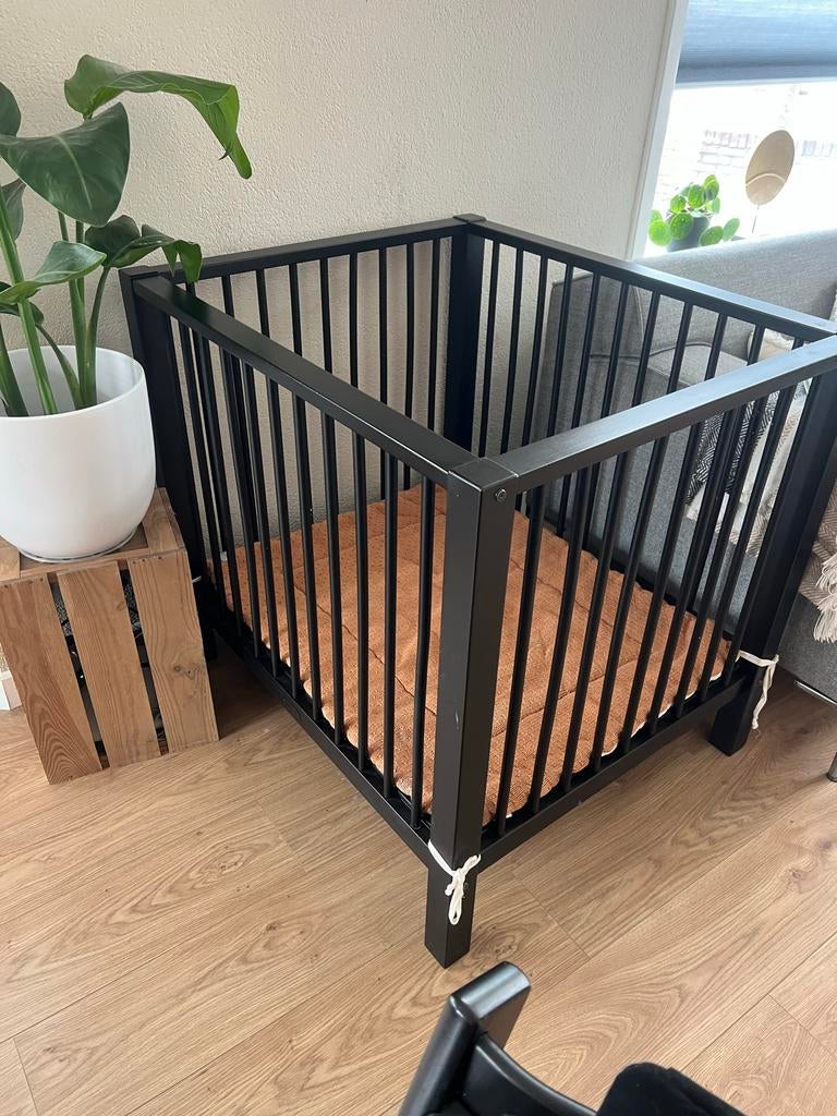 Zwarte box bobita, Kinderen en Baby's, Boxen, Ophalen of Verzenden, Gebruikt, Vierkant, Boxkleed