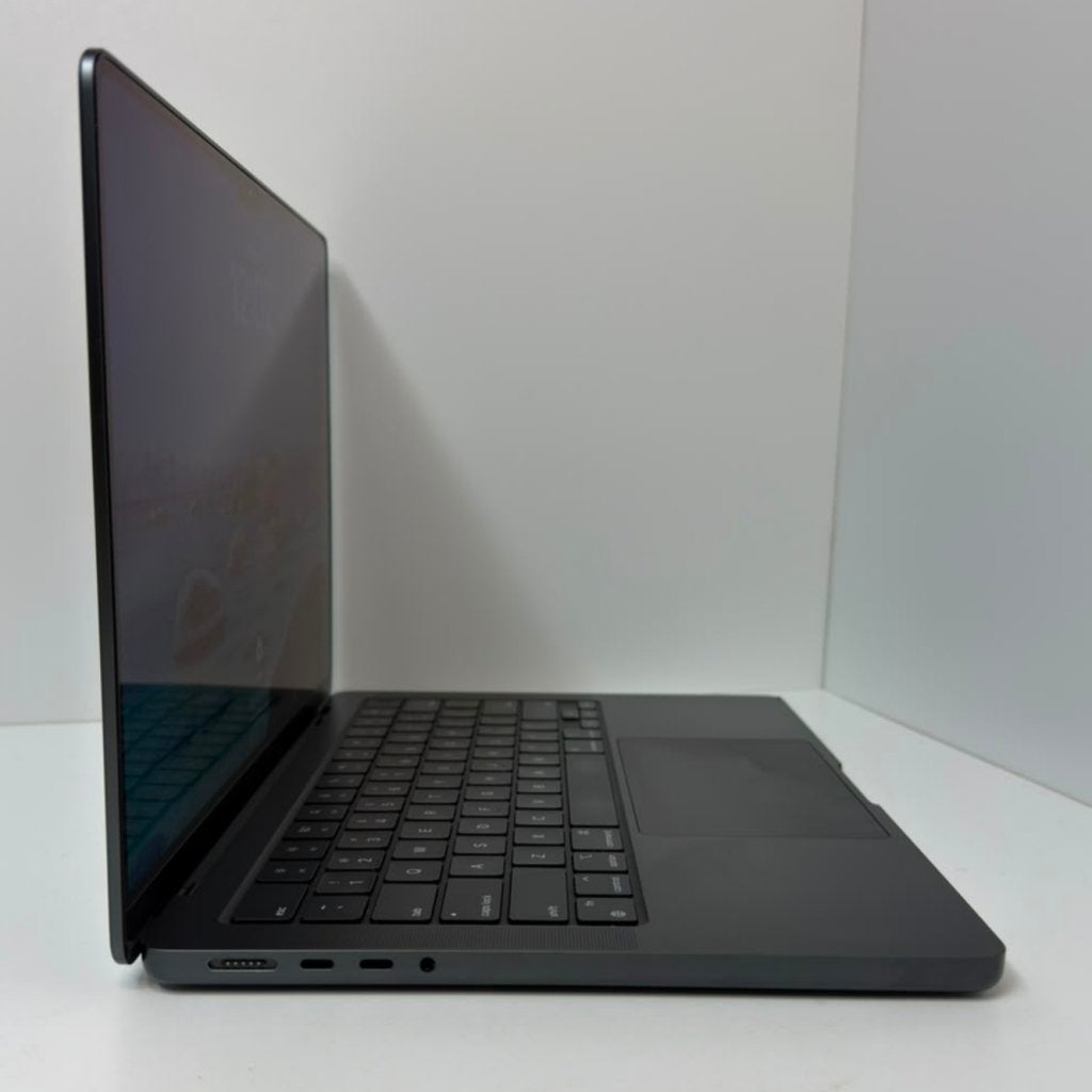 Apple Macbook Pro 14 2023 | M3 Max | 36GB | 512GB | Gebruikt, Apple, Gebruikt, Support@apple.com, One Apple Park Way
Cupertino, CA 95014
United States