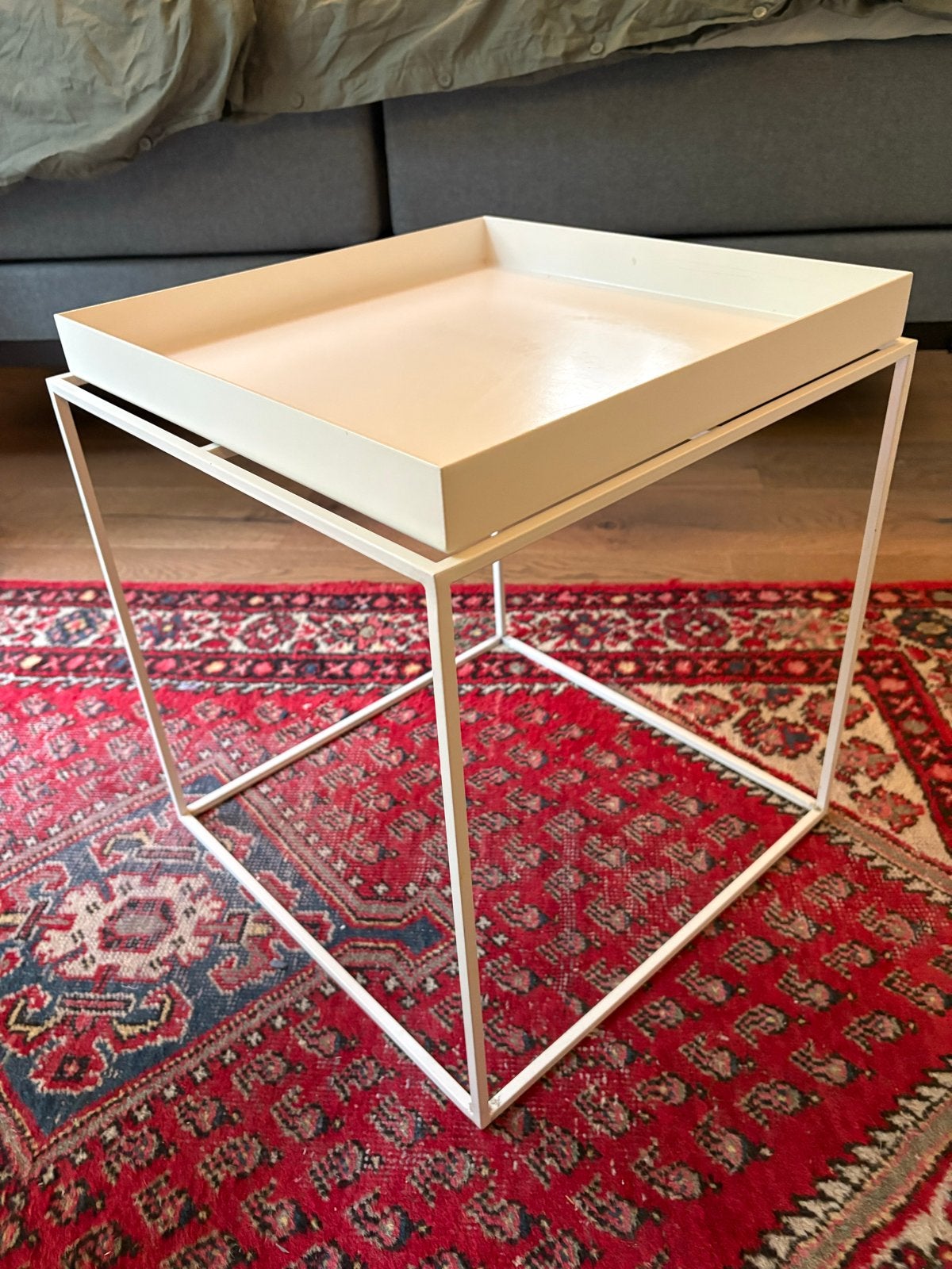 HAY Tray Table set van 2 bijzettafeltjes (wit, 40x40x44 cm), Gebruikt, Metaal of Aluminium, Vierkant, 55 tot 75 cm