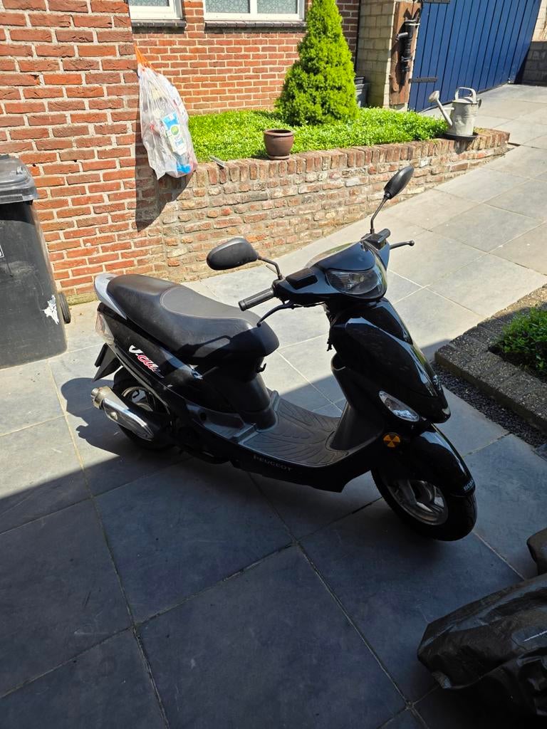 Peugot v-clic, Fietsen en Brommers, Ophalen, Overige modellen, Maximaal 45 km/u, Zo goed als nieuw