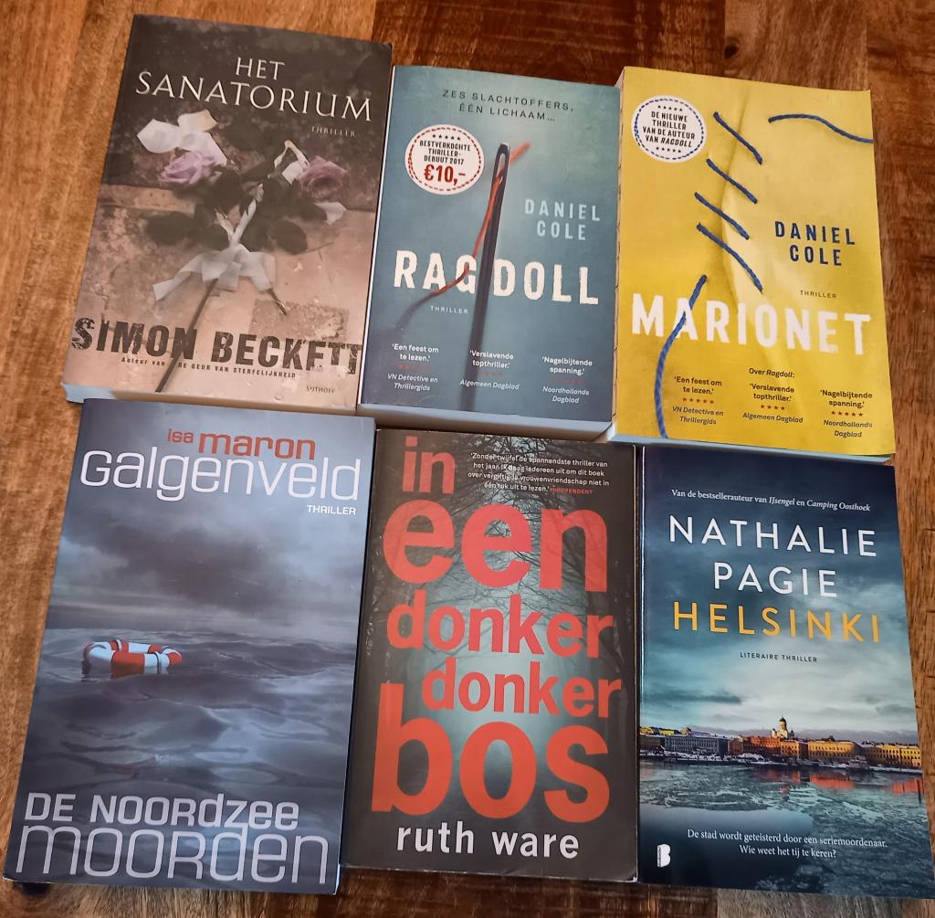 Boeken - thrillers set 1, Boeken, Ophalen of Verzenden, Zo goed als nieuw, Wereld overig