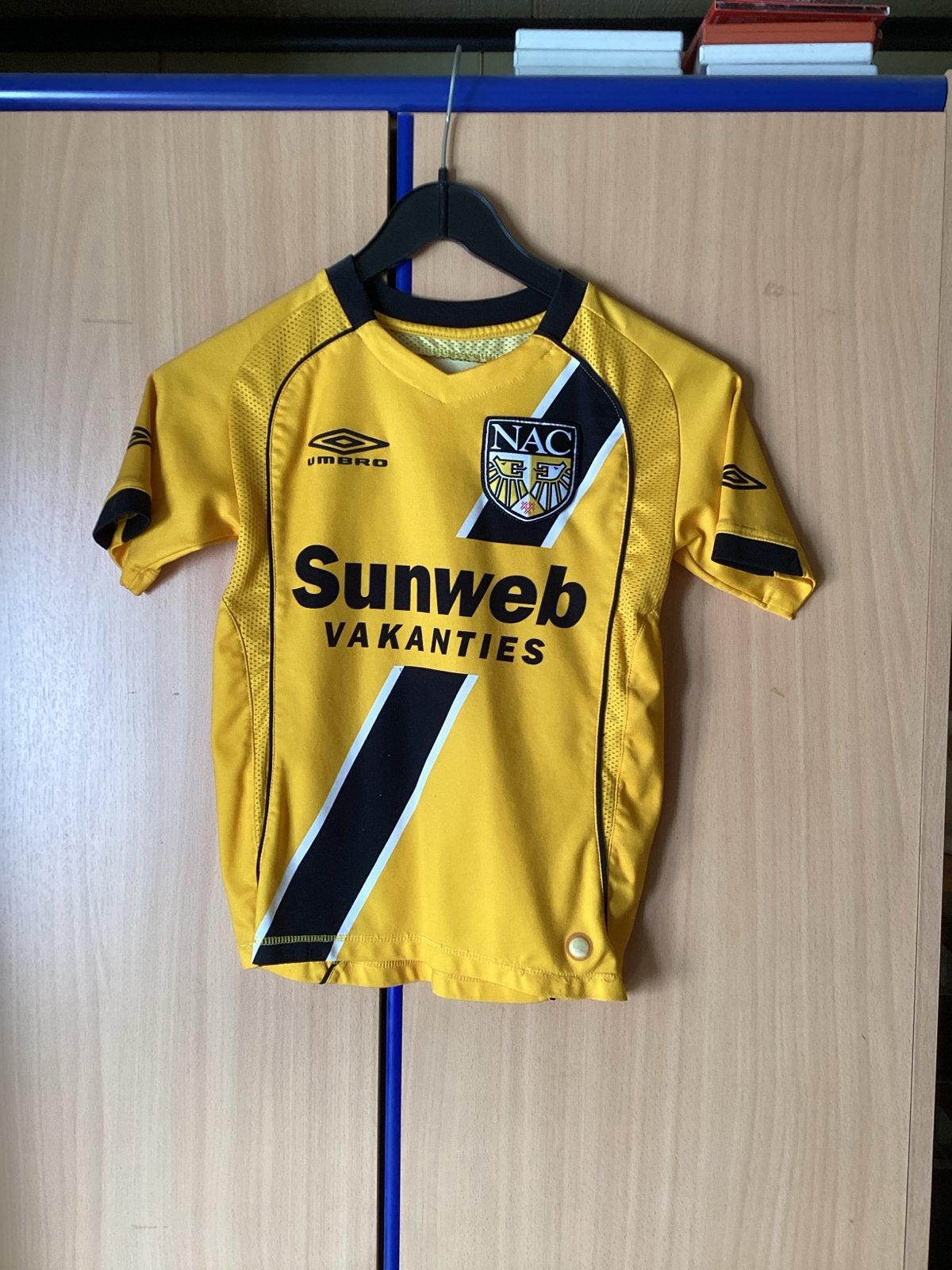 NAC Breda Thuisshirt Umbro Sunweb Vakanties Maat 140, Sport en Fitness, Maat XS of kleiner, Verzenden, Gebruikt, Shirt