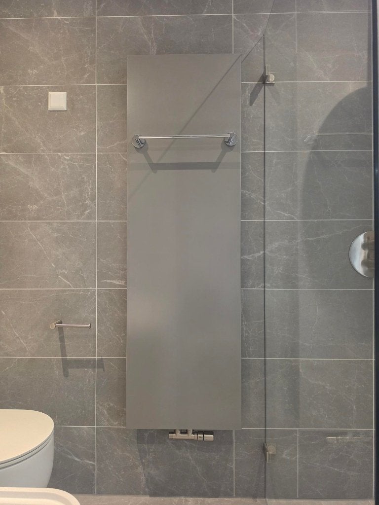 Instamat Badkamerradiator met onderblok en handdoekstang, Ophalen, 500 tot 800 watt, Radiator, Nieuw