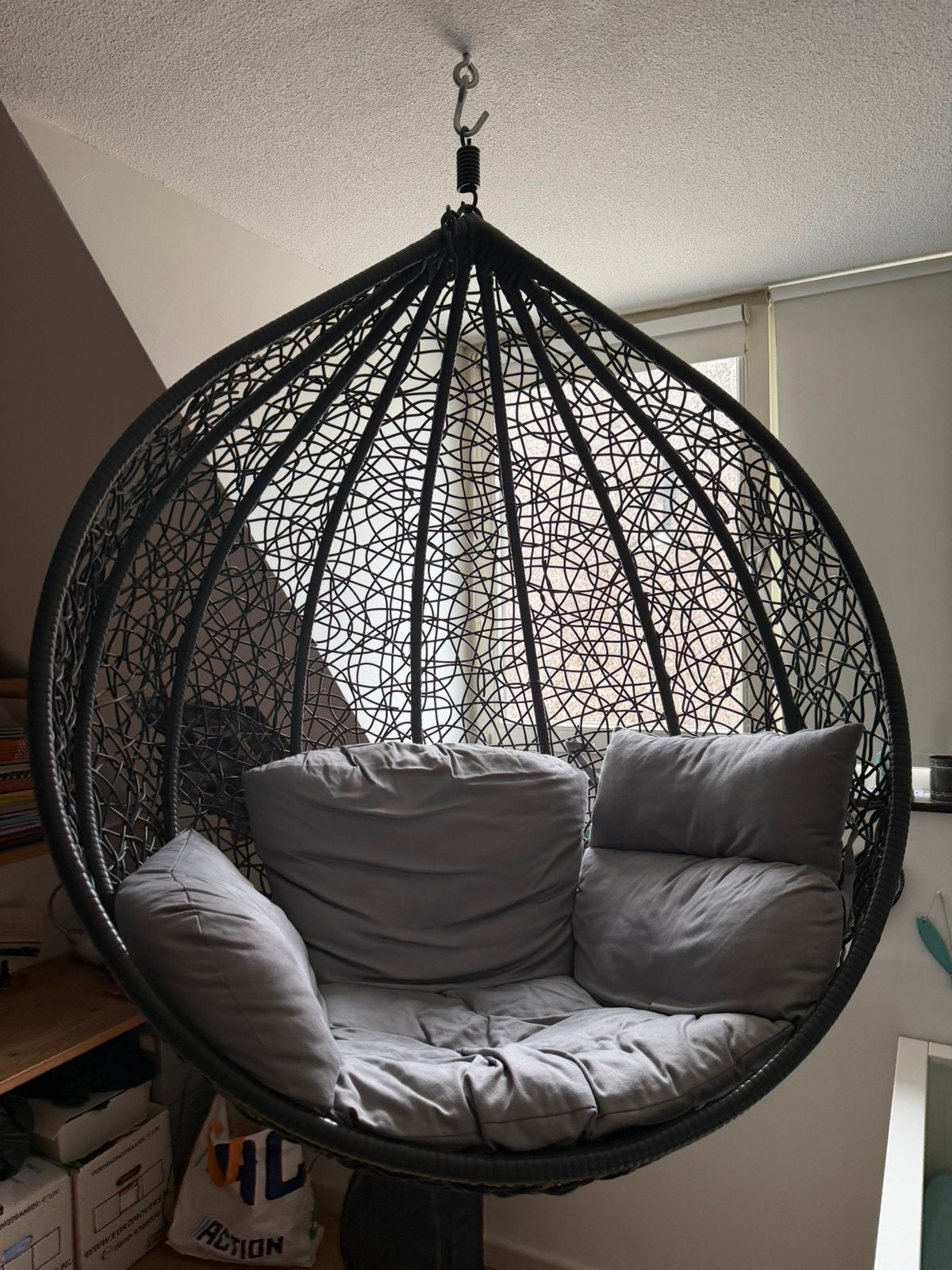 Intratuin hangstoel, HxBxD 115x105x85, altijd binnen gehange, Ophalen, Kunststof, Zwart, Zo goed als nieuw