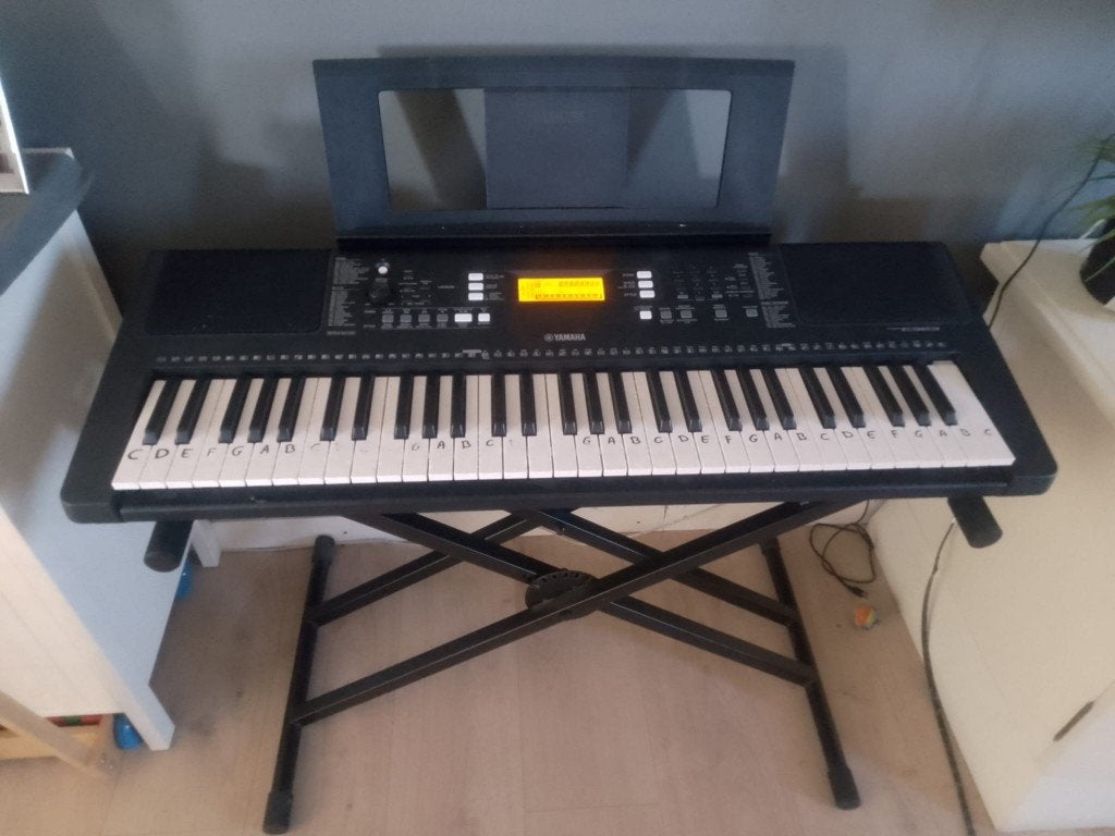 Mooi goedwerkend Yamaha PSR-E363 Keyboar incl. standaard, Muziek en Instrumenten, Keyboards, Ophalen, Zo goed als nieuw, 61 toetsen