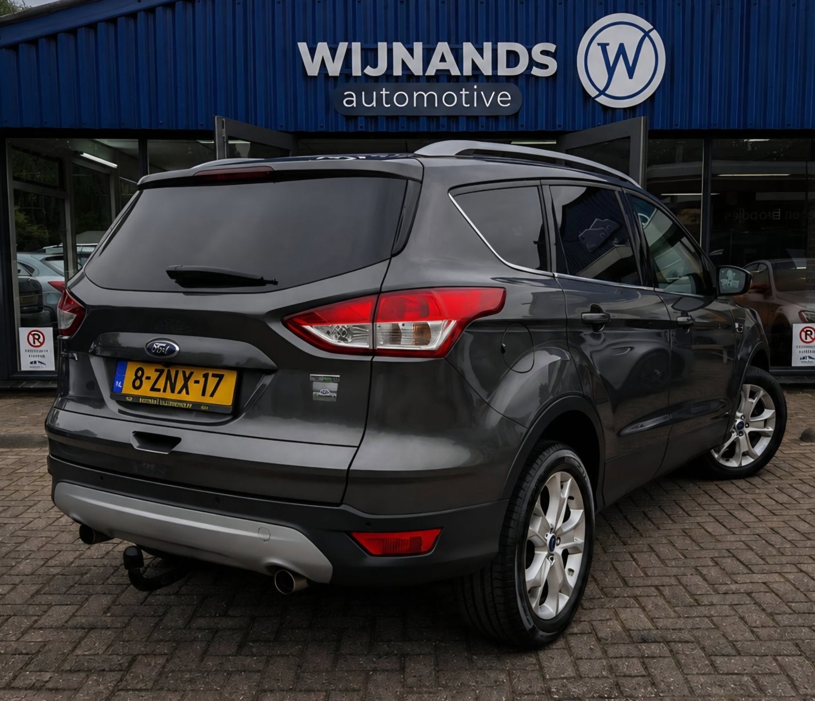 Ford Kuga 1.5 Titanium Stoelvw Trekhaak Elek kofferbak Clima, Auto's, Dealer onderhouden, 1498 cc, Euro 6, 4 cilinders