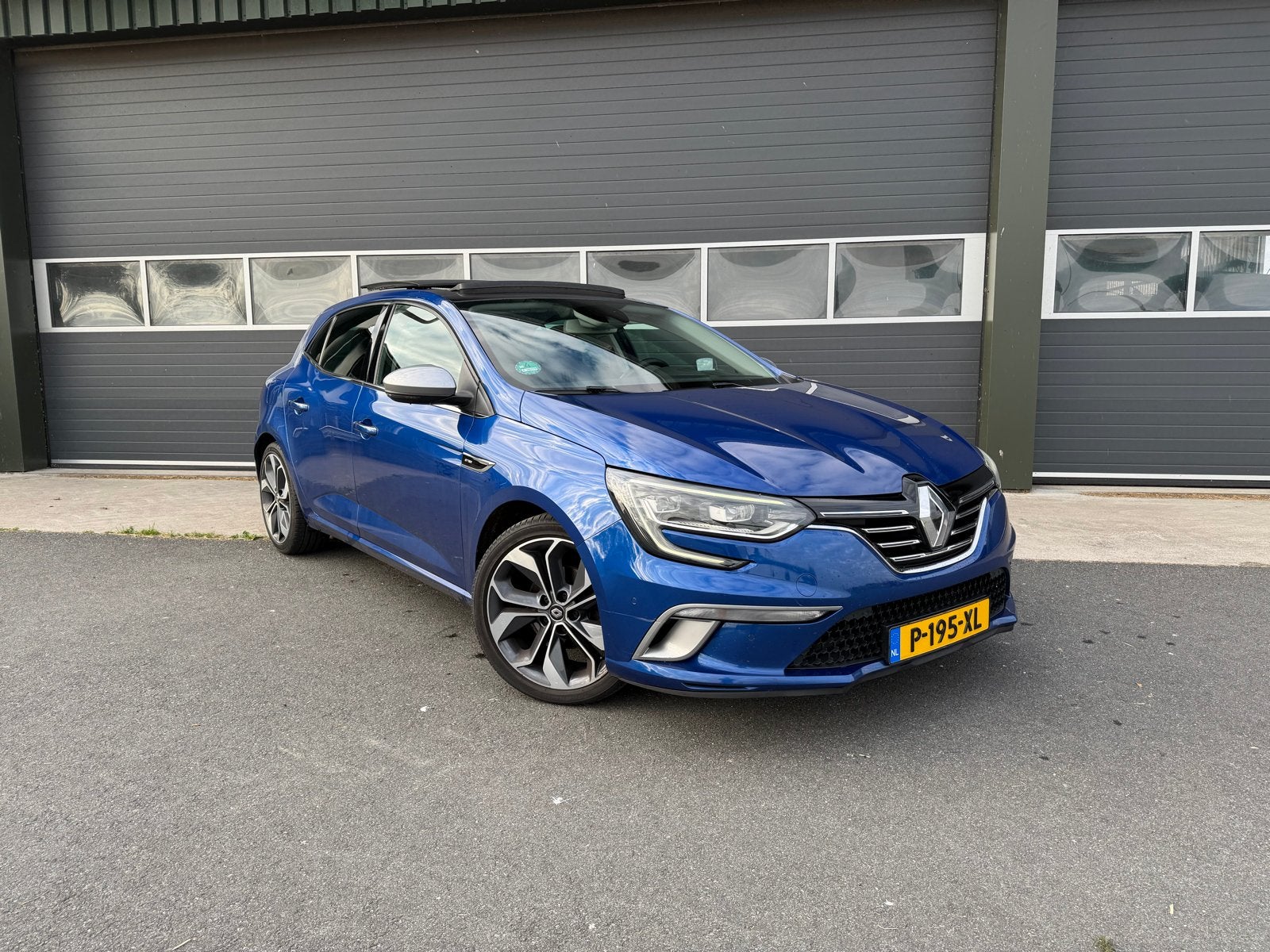 Renault Mégane 1.2 Energy TCe 132pk EDC, Zwart, 4 cilinders, 132 pk, 1245 kg