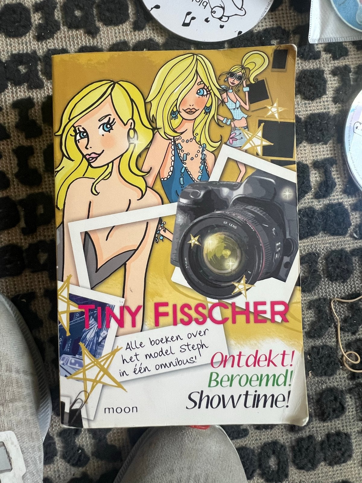 Tiny Fisscher - Ontdekt! Beroemd! Showtime! Omnibus, Ophalen of Verzenden, Gelezen, Nederland