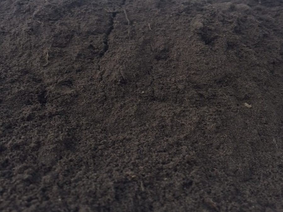 Gratis Zwart zand ongeveer 5/6 m3, Ophalen, Tuinaarde