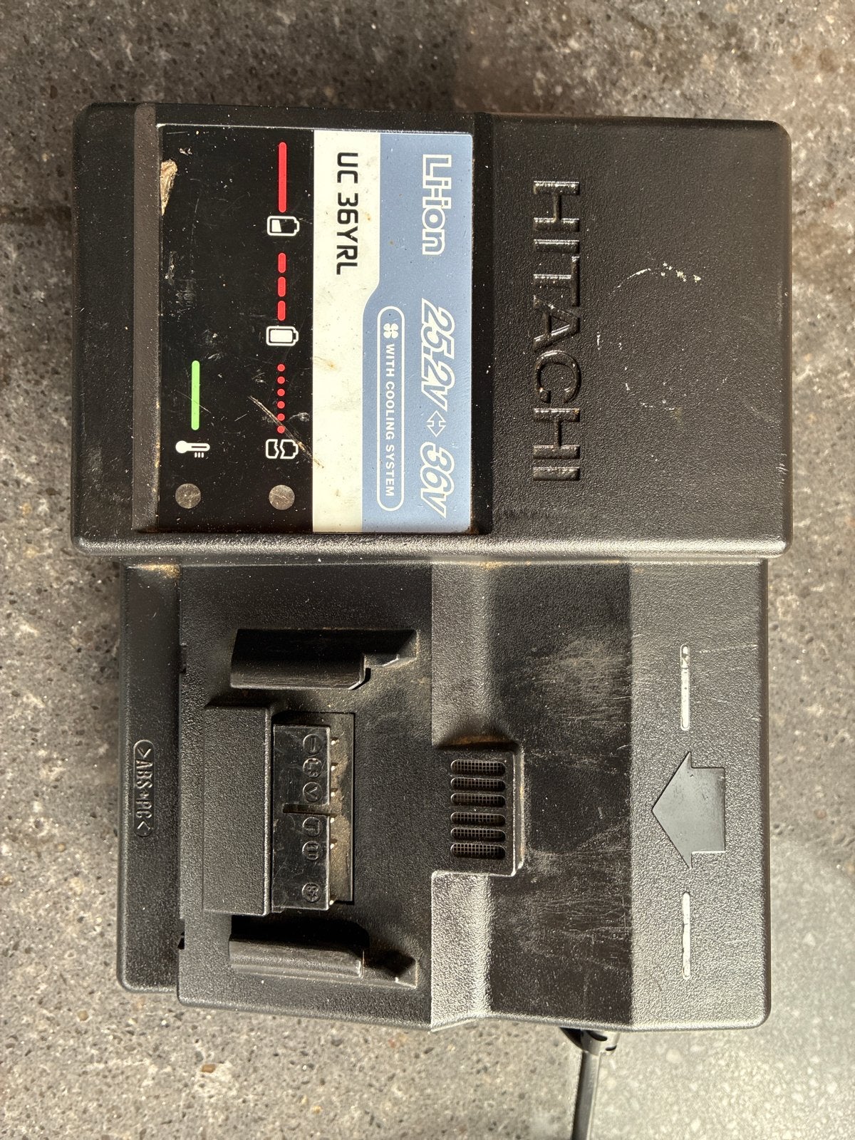 Hitachi UC 36YRL Li-ion Acculader 25.2V-36V, Ophalen of Verzenden, Gebruikt