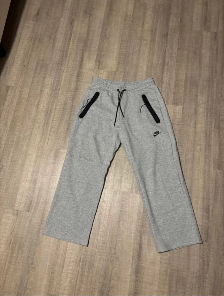 Nike tech baggy grijs, Ophalen of Verzenden, Zo goed als nieuw, Maat 46 (S) of kleiner, Grijs