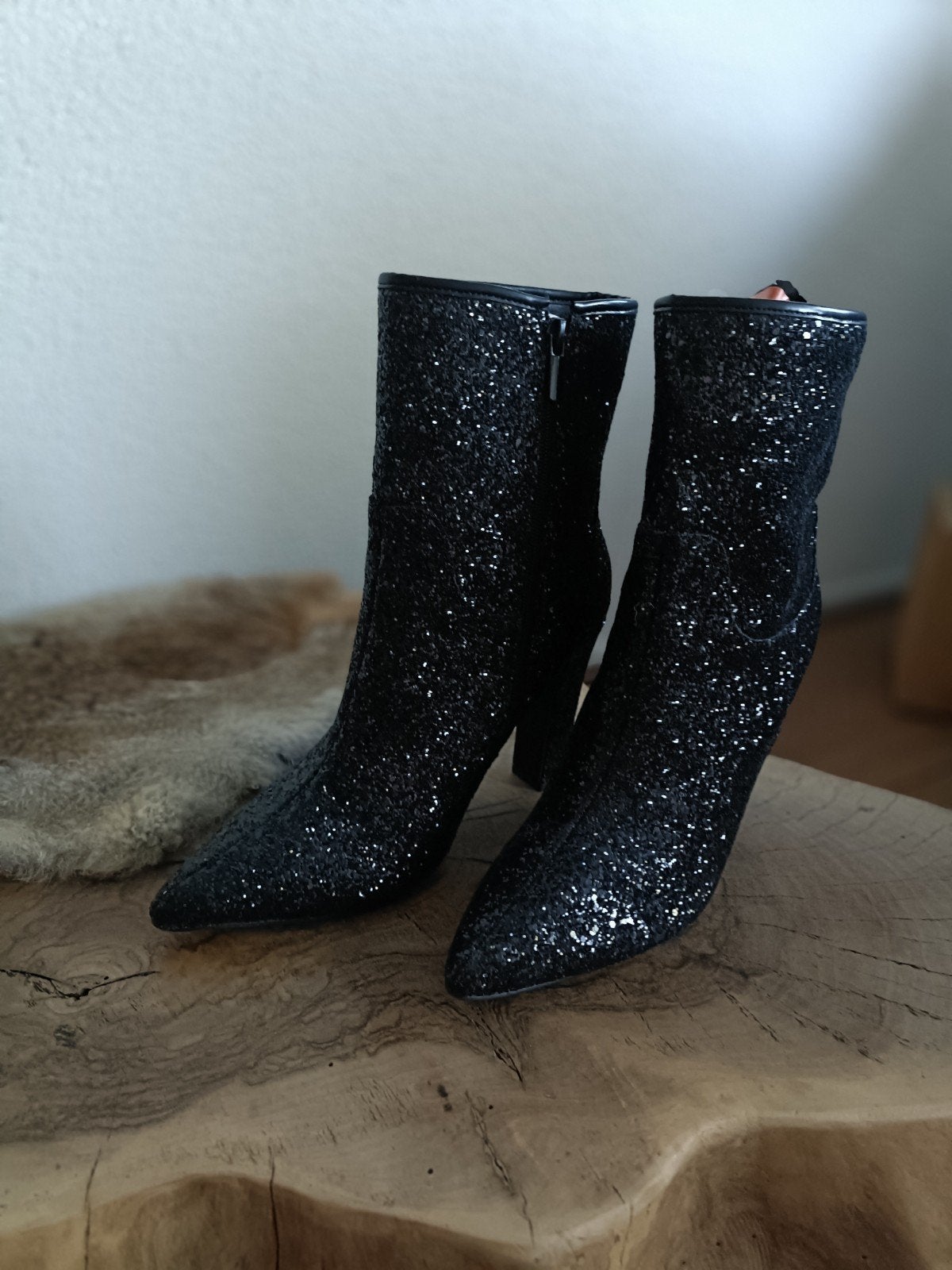Most Wanted zwarte glitter enkellaarsjes maat 42, Zwart, Lage of Enkellaarzen, Ophalen of Verzenden, Zo goed als nieuw