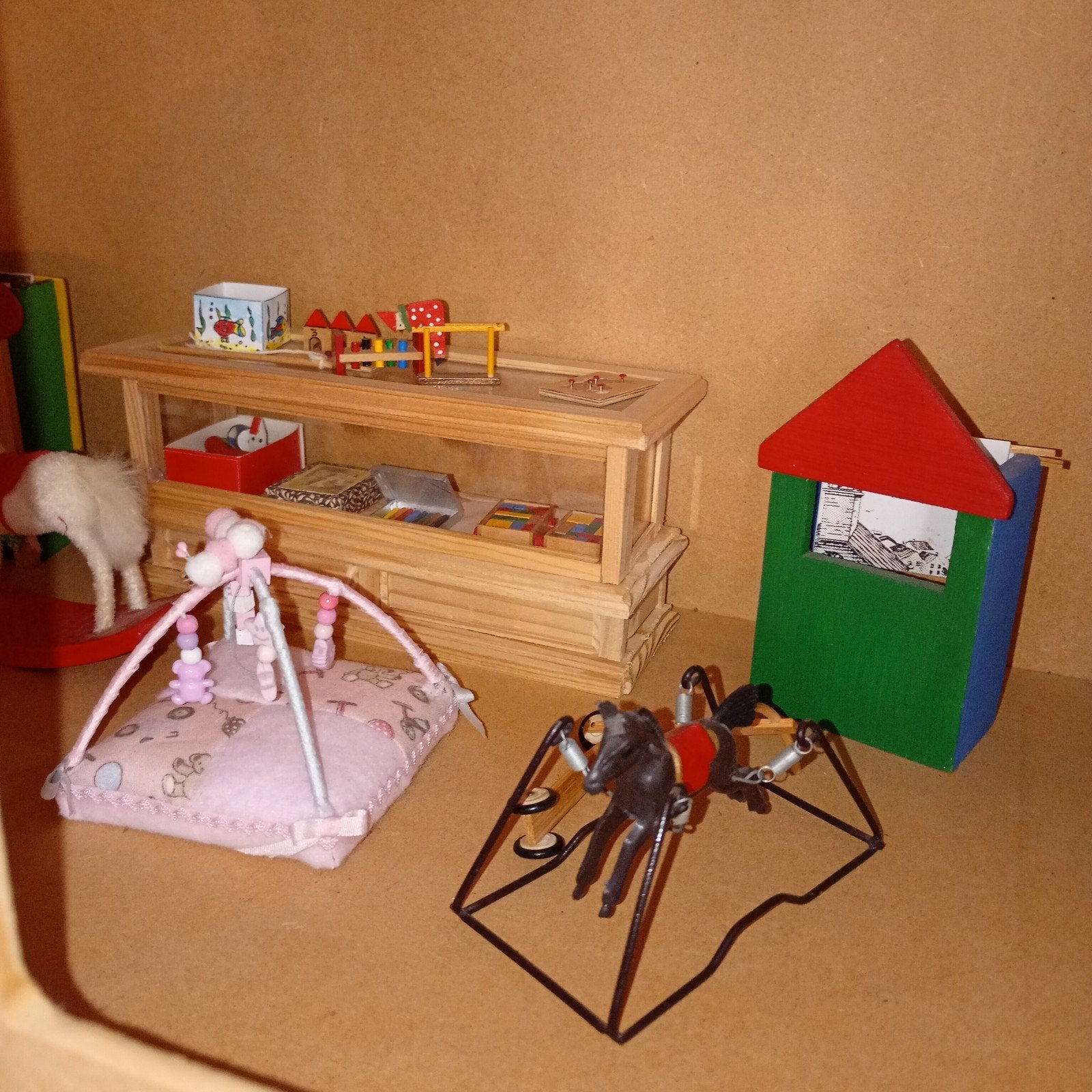 Miniatuur poppenhuis kinderkamer/speelgoedwinkel, Ophalen of Verzenden, Zo goed als nieuw