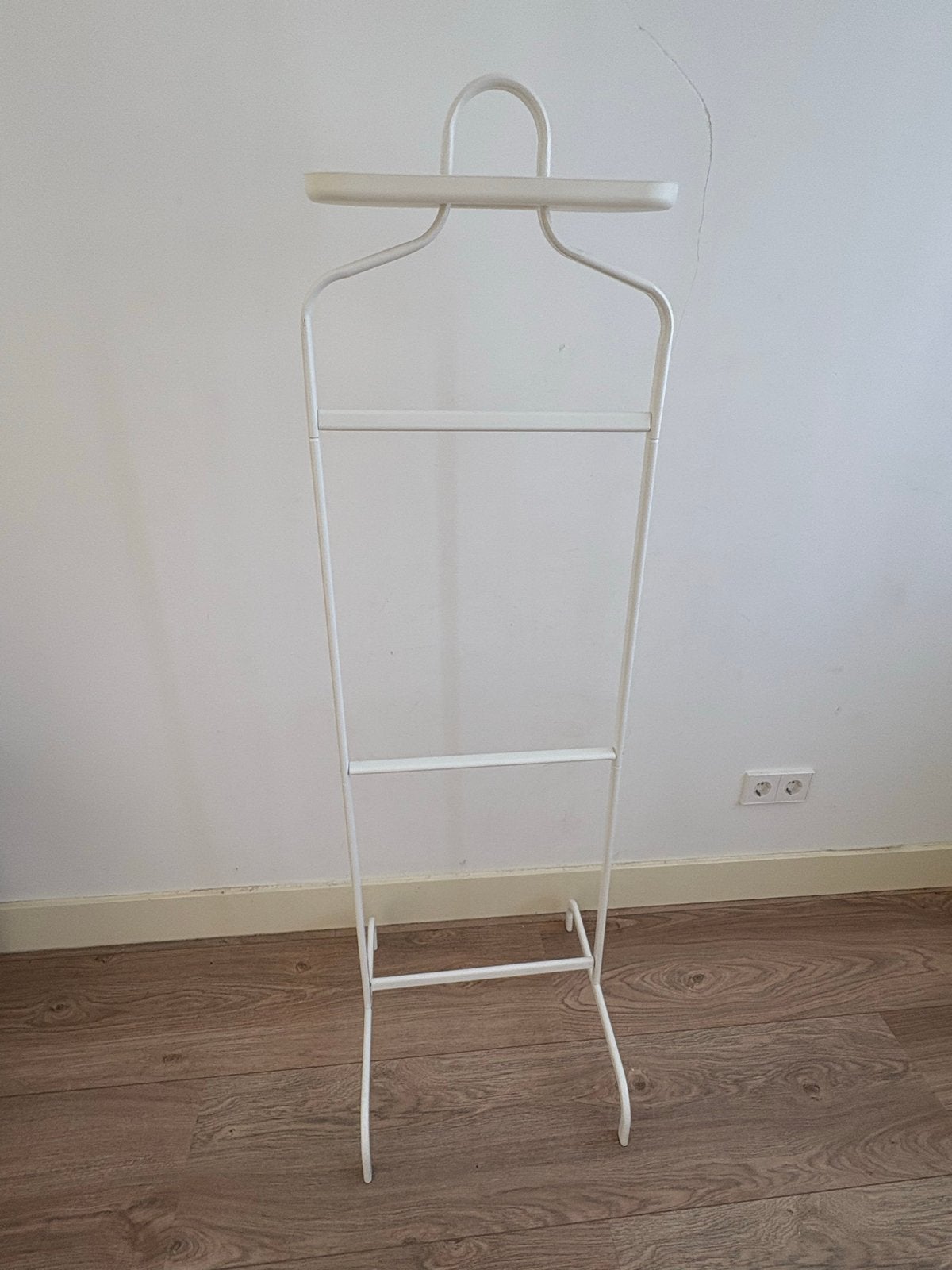 Gratis IKEA kledingrek / valet stand, Ophalen, Gebruikt, 100 tot 150 cm, Metaal