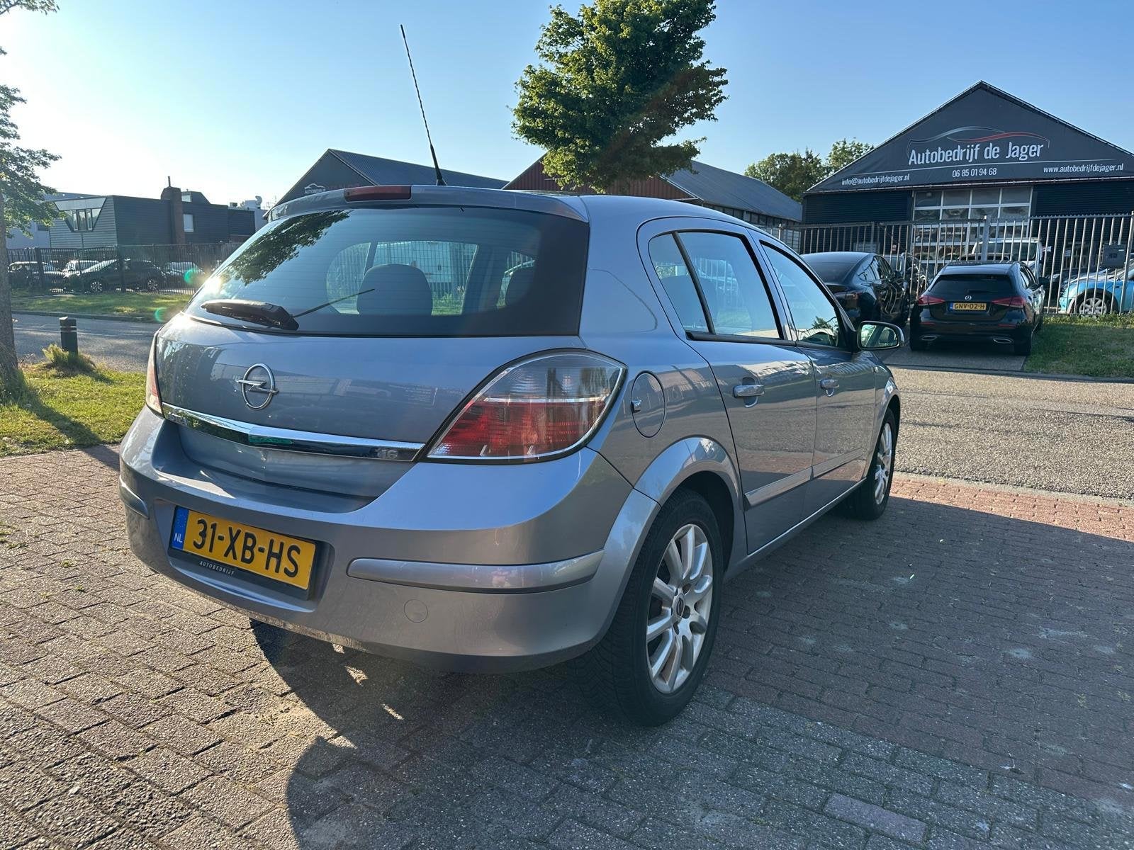 Opel Astra 1.6 Temptation AUTOMAAT, Gebruikt, 4 cilinders, 635 kg, 116 pk