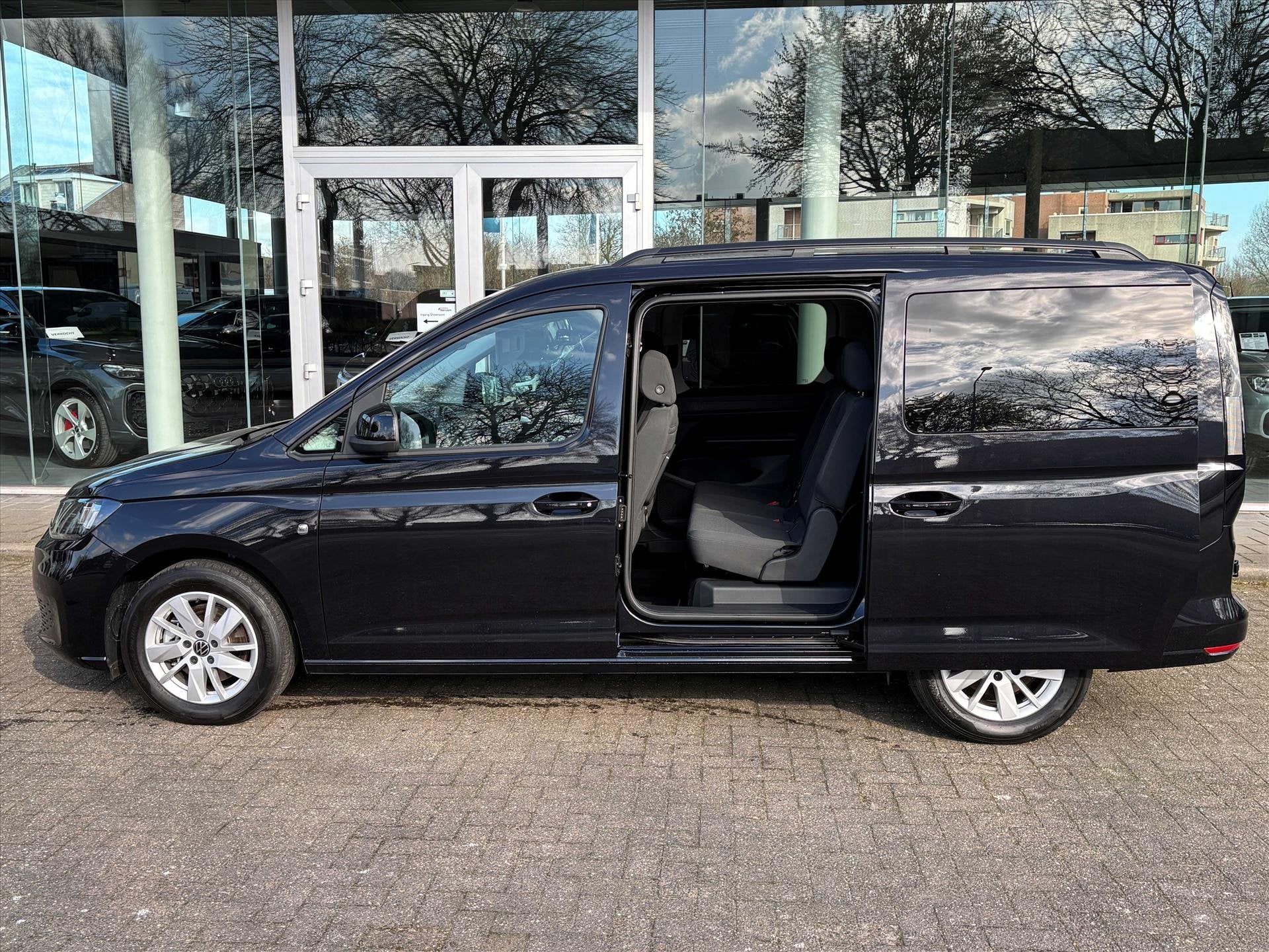 Volkswagen Caddy Maxi 1.5 TSI DSG- Autom|7 Persoons| Camera|, Auto's, Volkswagen, Stof, 4 cilinders, Zwart, 14 km/l