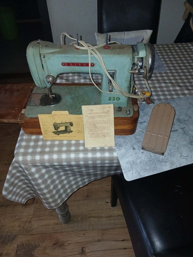 fridor 230 UV73 S naaimachine van eind jaren 40, Ophalen of Verzenden, Gebruikt, Naaimachine, Overige merken