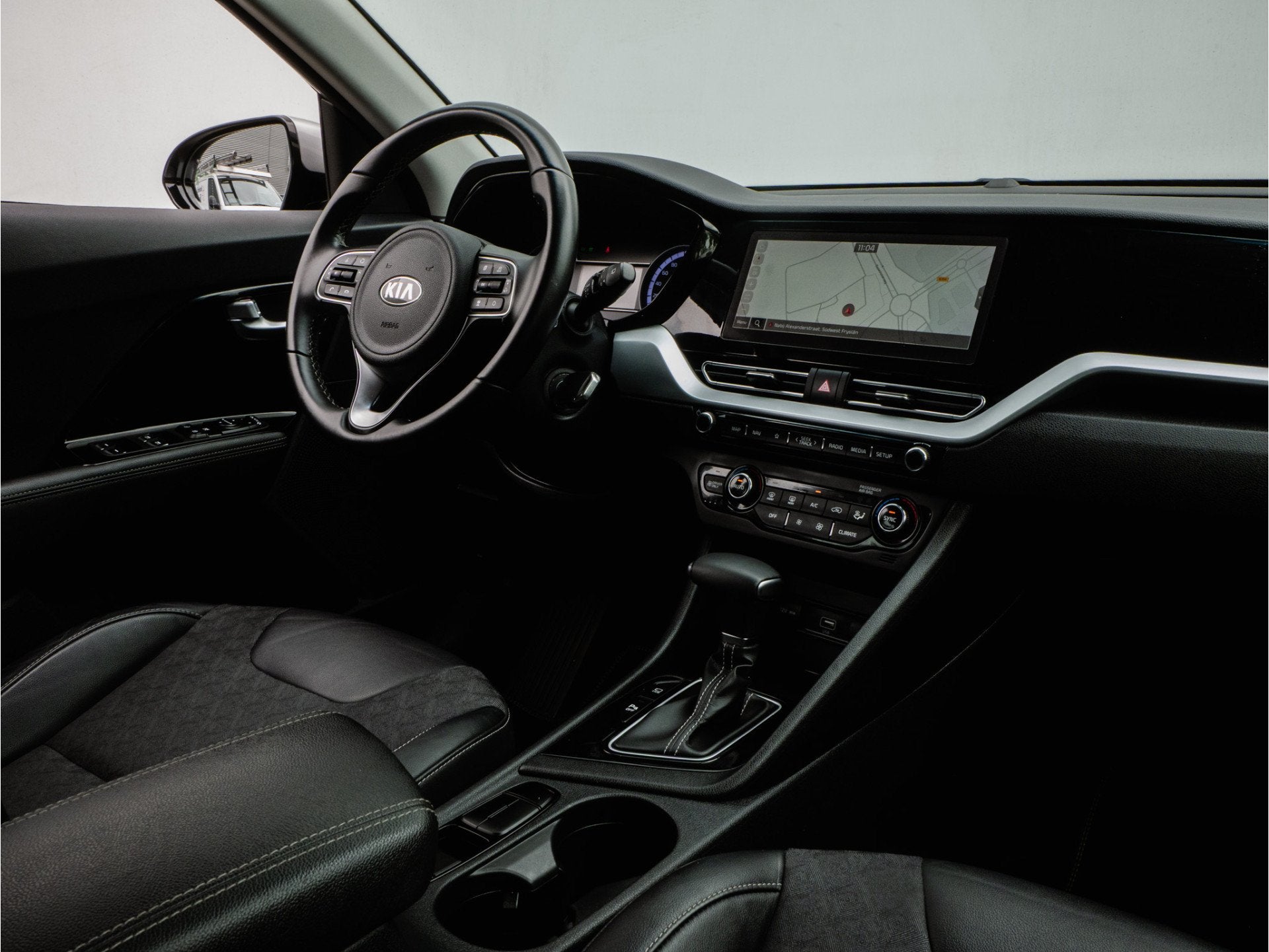 Kia Niro 1.6 GDi Hybrid Aut. DynamicLine Trekhaak/ Camera/ D, Auto's, Kia, Gebruikt, Leder en Stof, Origineel Nederlands, 1390 kg