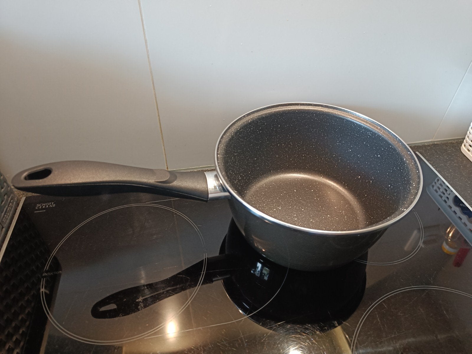 Nieuwe sauspan Ø 22 cm 2.5 liter, Antiaanbaklaag, Overige typen, Nieuw, Ophalen of Verzenden