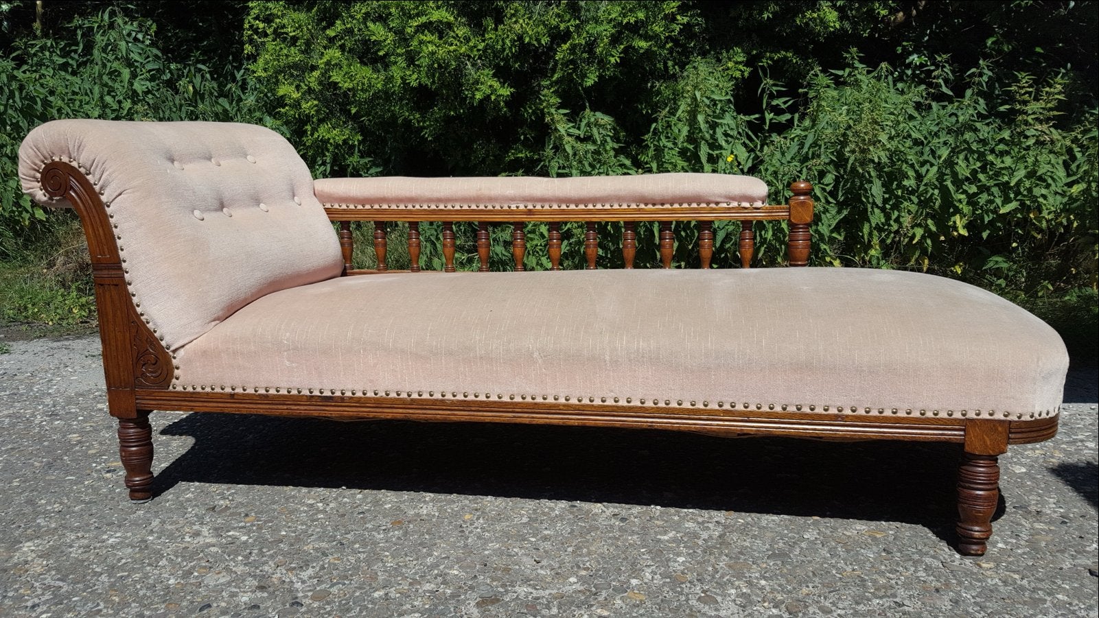 Antieke chaise longue / rustbank met roze velours bekleding, Antiek en Kunst, Ophalen