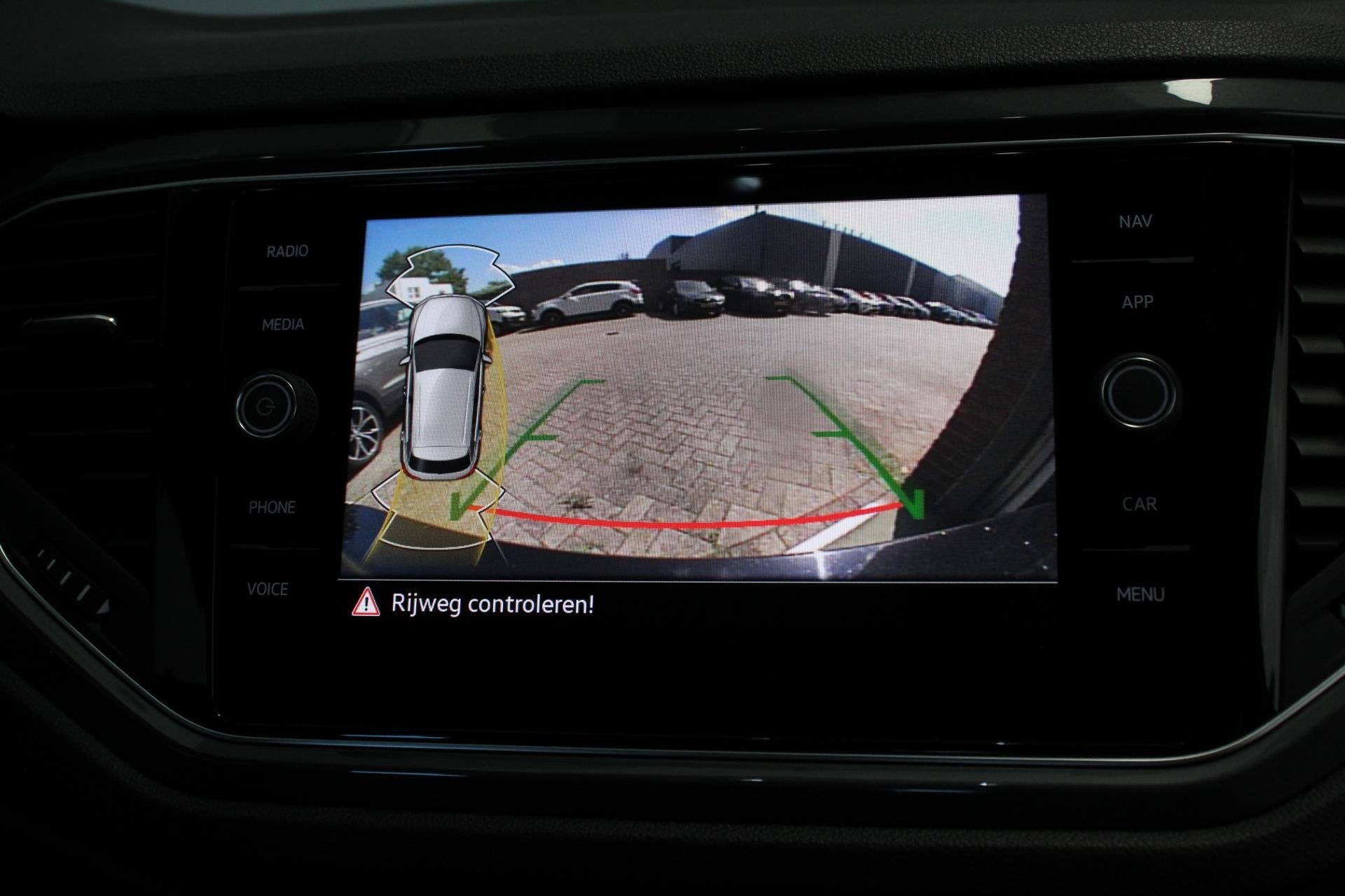 Volkswagen T-Roc 1.5 TSI DSG Sport 150 PK Navigatie Apple Ca, Auto's, Volkswagen, Stof, Euro 6, 4 cilinders, 150 pk
