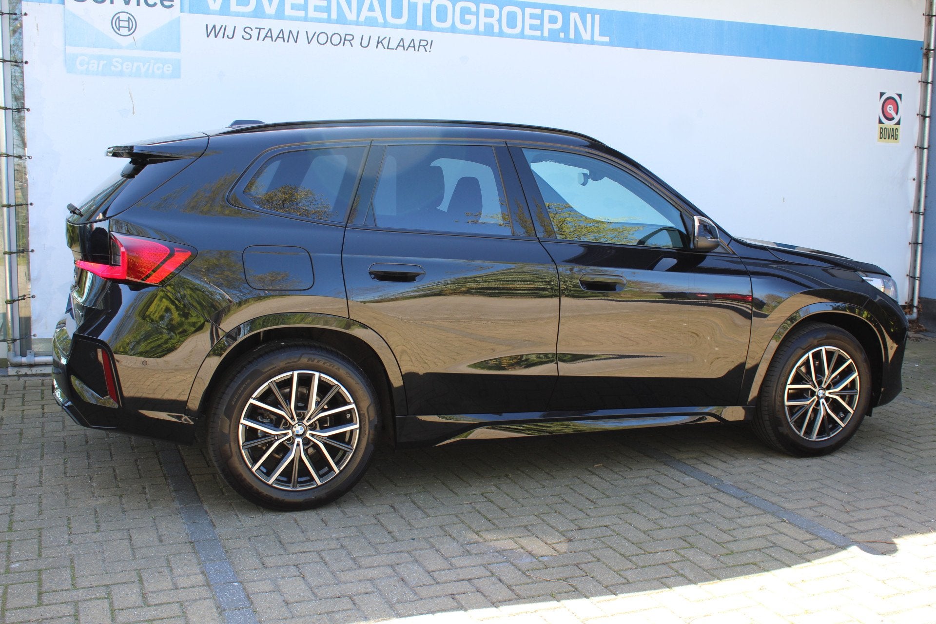 BMW X1 sDrive18i M-Sport | Panorama dak | Elektrisch wegklap, 136 pk, Gebruikt, Automatische klimaatregeling, Zwart