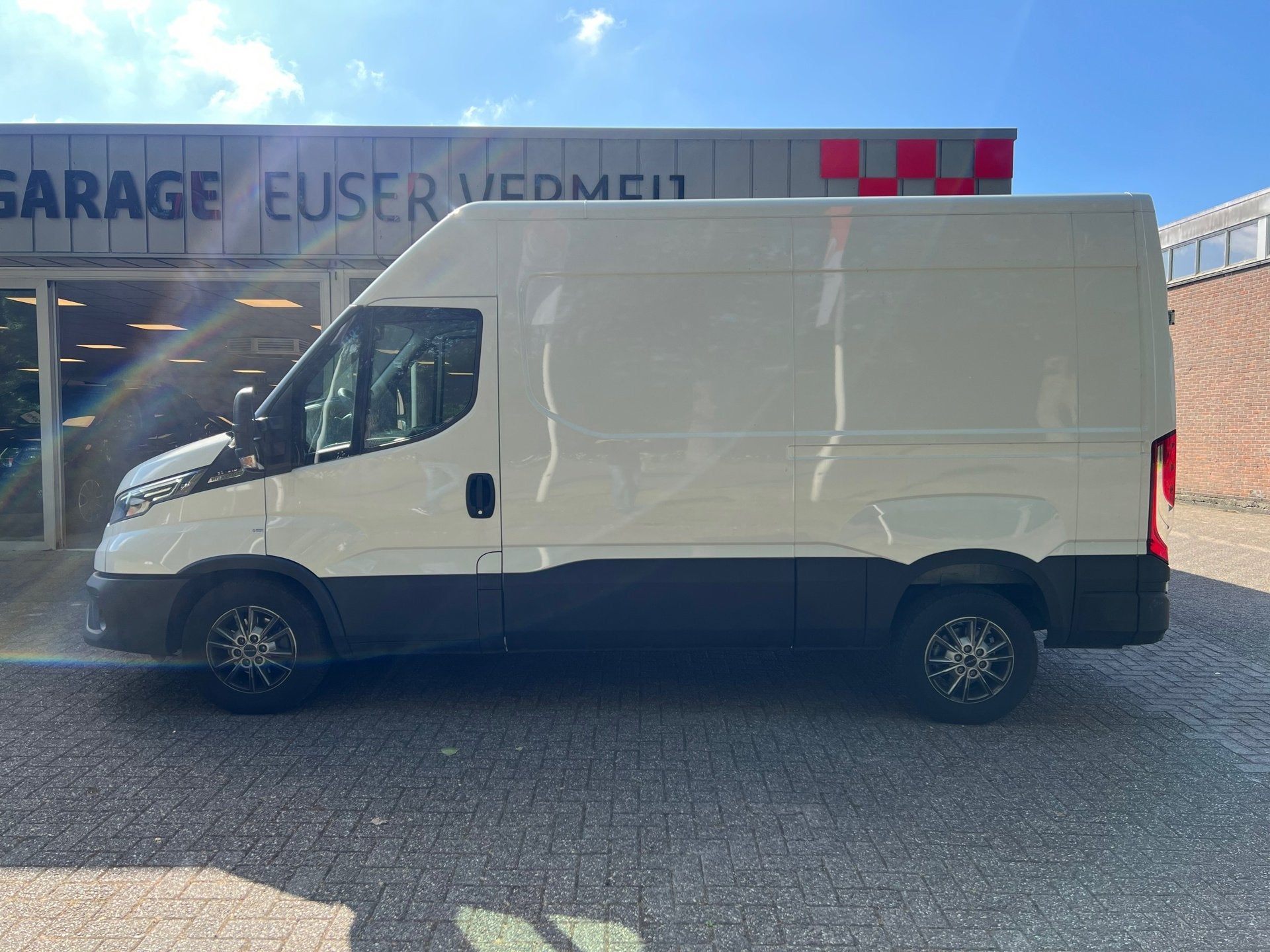 Iveco 35S21 Daily L2H2 3.0L 210PK Automaat, Automaat, Dealer onderhouden, Stof, Gebruikt