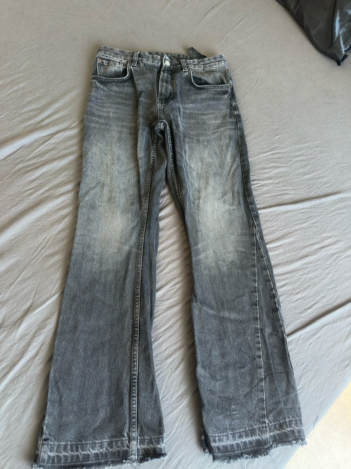 Zara Flared Jeans Donkergrijs – Maat 38, Verzenden, Zo goed als nieuw, Grijs, W36 - W38 (confectie 52/54)
