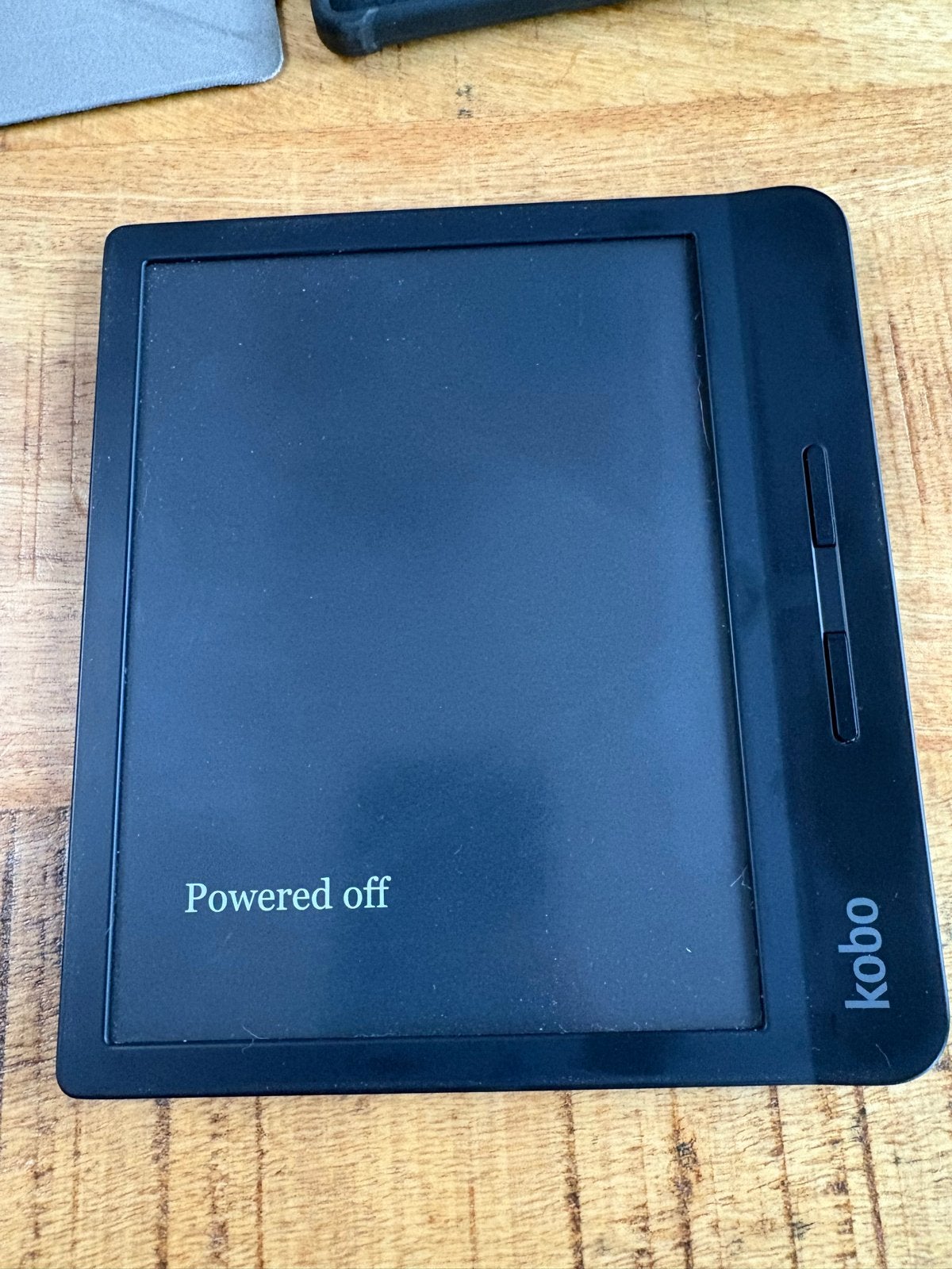 Kobo Libra H2O e-reader met hoes en kabel, 8 GB, Touchscreen, Ophalen of Verzenden, Zo goed als nieuw