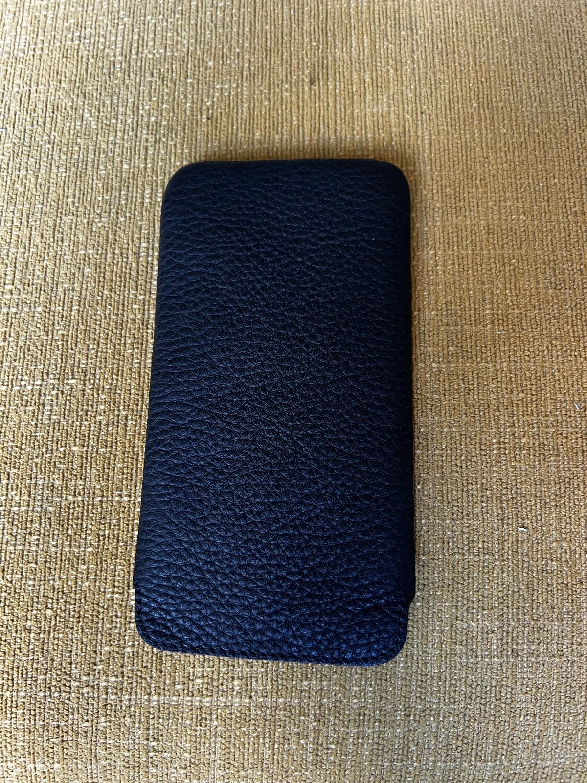 Sena iPhone 11 Hoesje Zwart Leder  met creditcardvakje, Telecommunicatie, Mobiele telefoons | Hoesjes en Frontjes | Apple iPhone