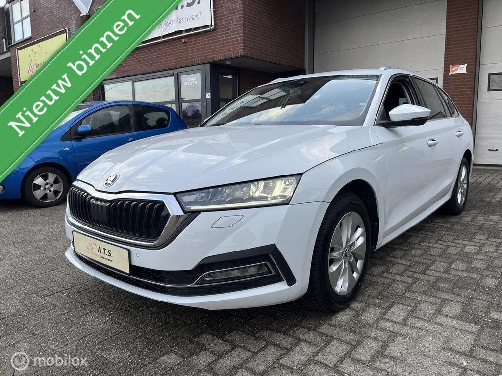 Skoda Octavia Combi 1.0 TSI Business Edition NAVI*CAMERA*PDC, Voorwielaandrijving, Gebruikt, Euro 6, Wit