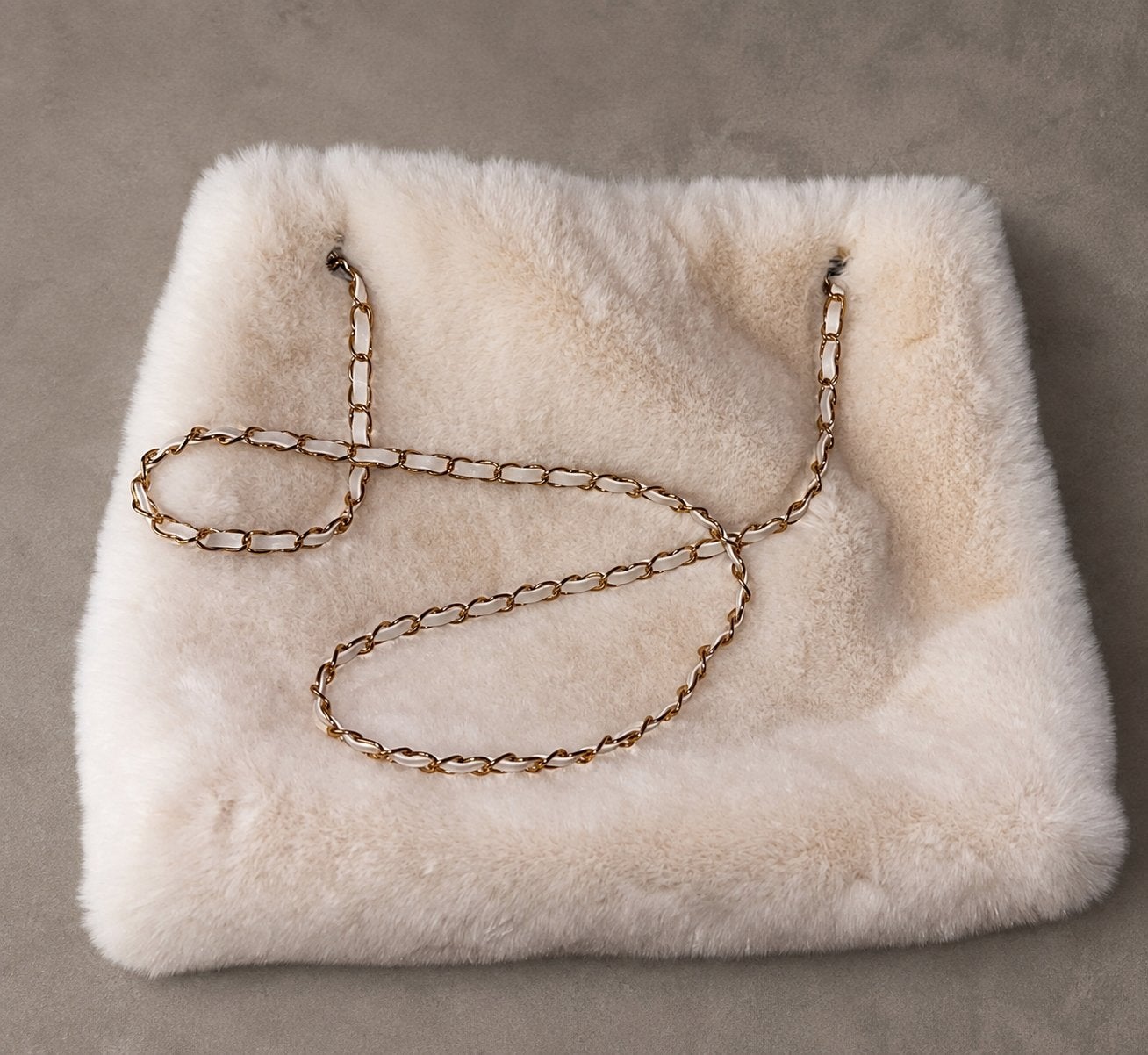 Schouder- / handtas fur, Sieraden, Tassen en Uiterlijk, Tassen | Damestassen, Ophalen of Verzenden, Zo goed als nieuw, Wit, Handtas