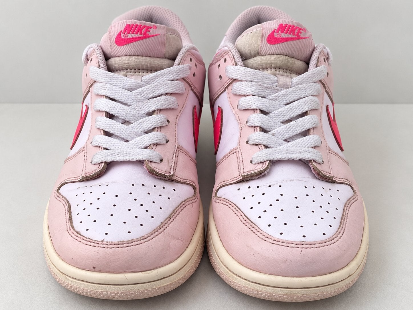 Nike Dunk Low - Maat 38,5, Kleding | Dames, Ophalen of Verzenden, Gedragen, Roze, Sneakers of Gympen