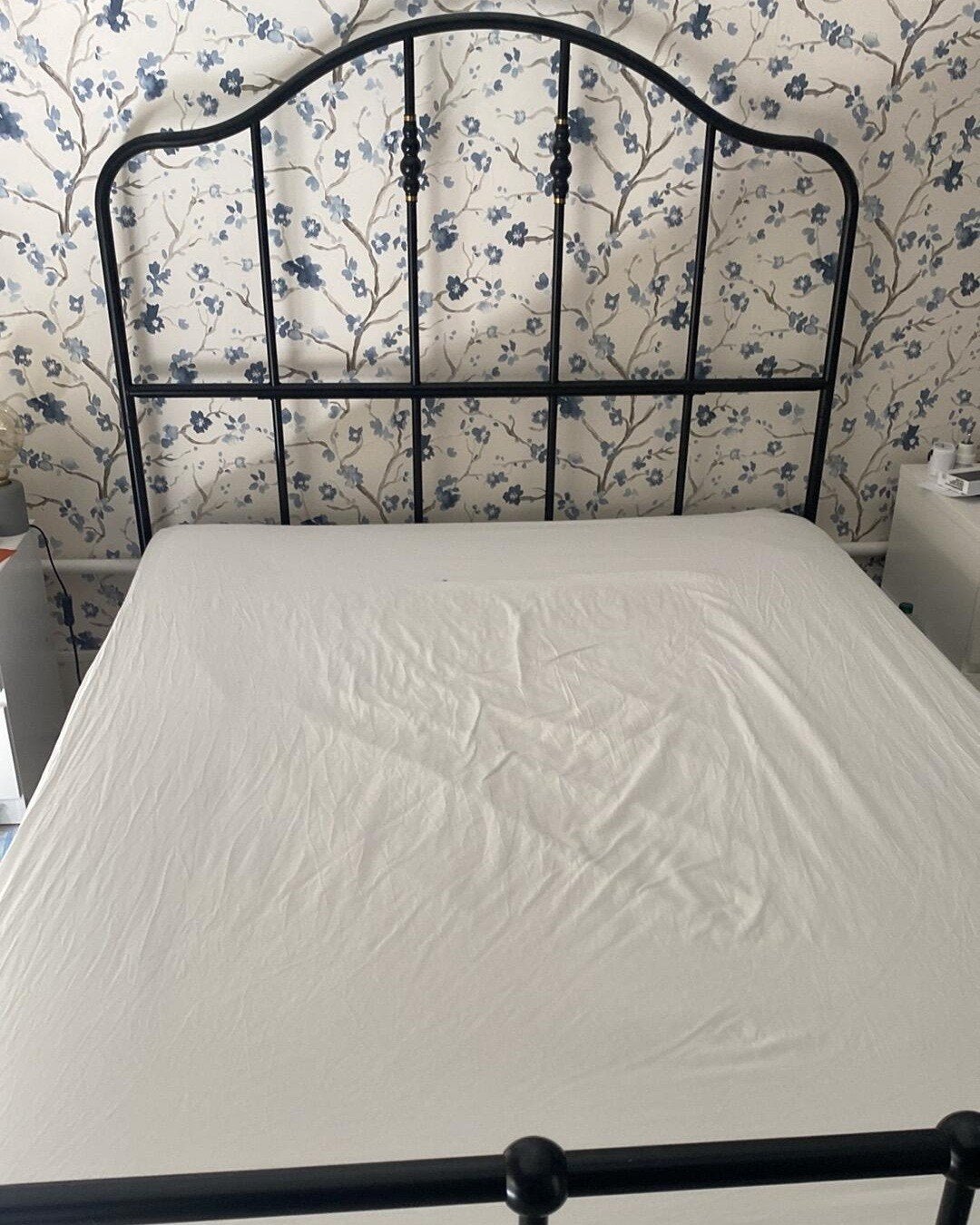 IKEA bed Sagstua 140x200 cm, Ophalen, Gebruikt, Romantisch, Klassiek, Zwart