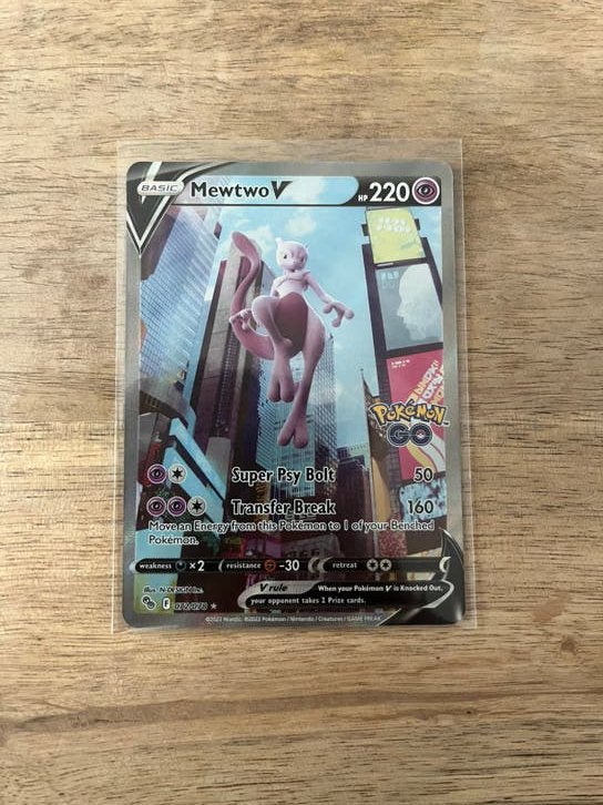 Mewtwo V 072/078, Ophalen of Verzenden, Zo goed als nieuw, Losse kaart, Foil