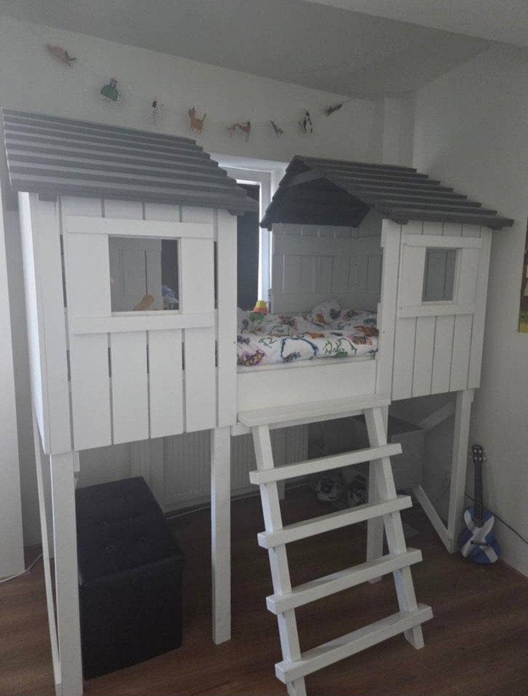 Hoogslaper /slaaphuisje 90 x 200. Incl goed matras, Ophalen of Verzenden, Hoogslaper