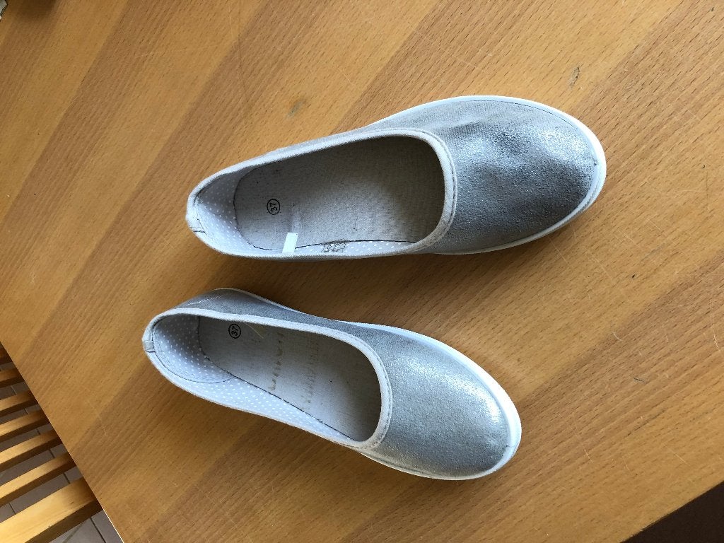 Te koop grijze ballerina's.(nieuw)., Kleding | Dames, Schoenen, Nieuw, Grijs, Ballerina's, Ophalen of Verzenden