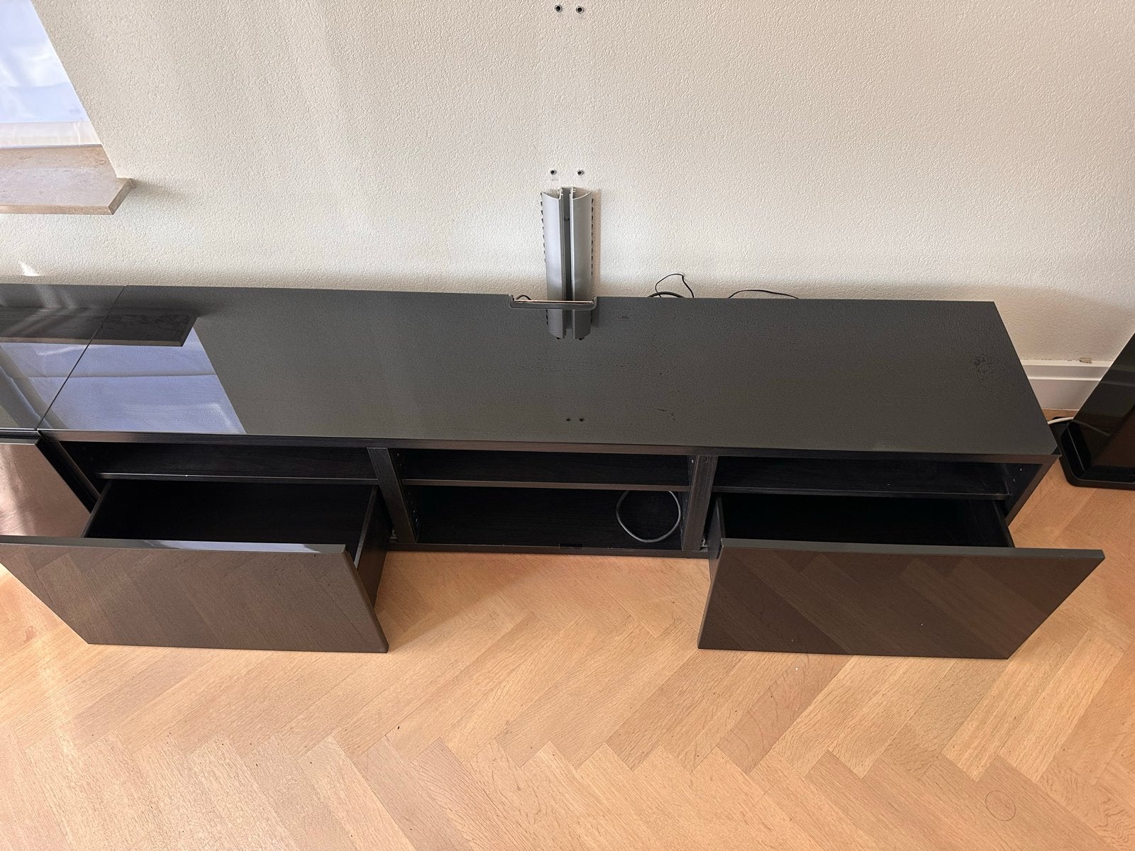 Zwart IKEA TV-meubel / Kast - 180 cm met 60 cm deel, Ophalen, Overige materialen, Gebruikt, 200 cm of meer