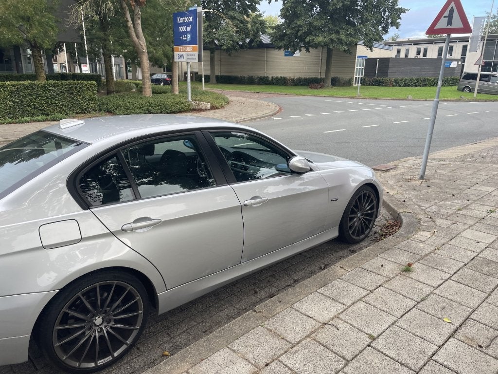 BMW 320i Business Line E90 / Climate Control / LM velgen, 4 cilinders, Origineel Nederlands, Handgeschakeld, Particulier