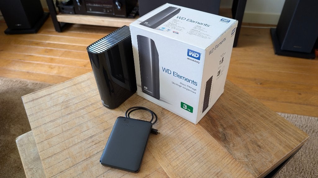 Western Digital Elements; 3 + 1 Tb externe opslag, back up, HDD, 3 Tb + 1 Tb, Zo goed als nieuw, Desktop
