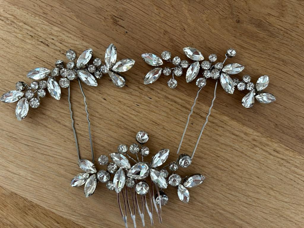 Bruidshaaraccessoires: 2 speldjes, 1 kam met kristallen, Ophalen of Verzenden, Zo goed als nieuw, Haarspeld