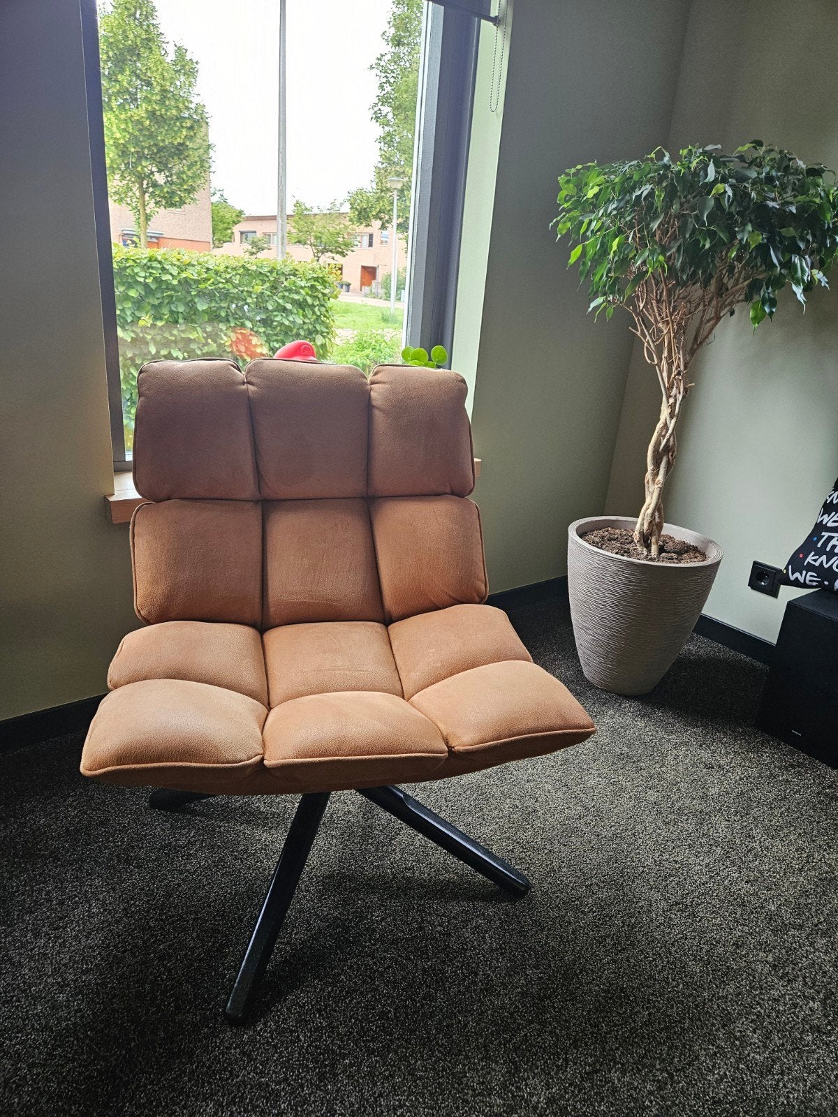 Bruine fauteuille draaistoel, Ophalen, Zo goed als nieuw, 75 tot 100 cm, Stof